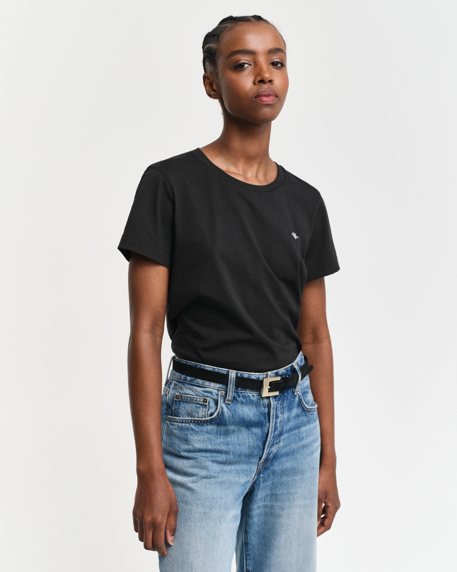 Gant T-Shirt »REG SHIELD KA T-SHIRT«, mit einer kleinen aufgestickten Wappen-Grafik auf der Brust