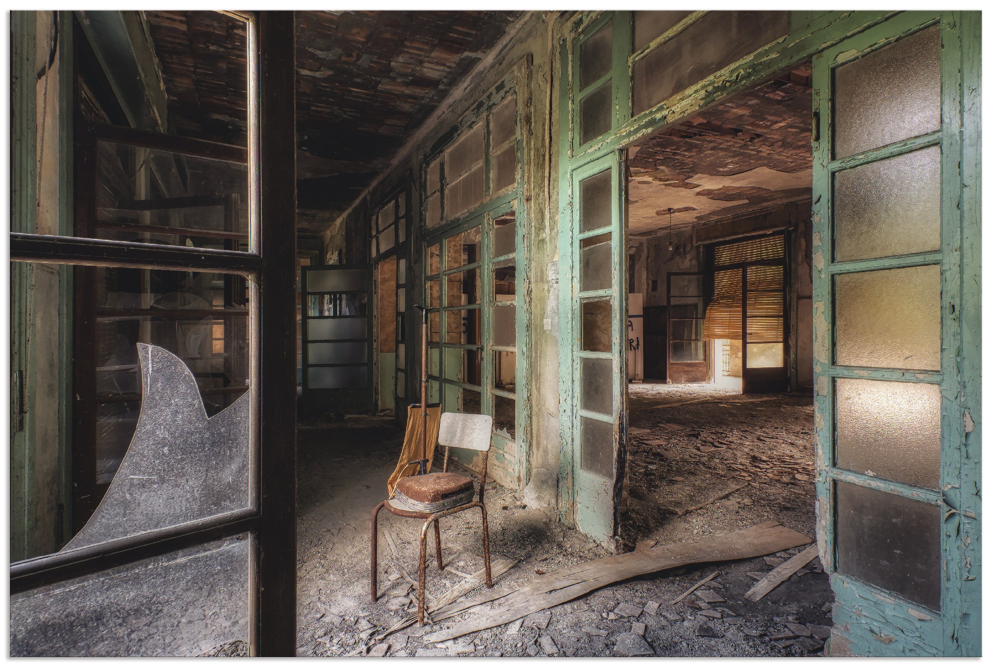 Artland Wandbild »Lost Place - Stuhl - verlassene Orte«, Gebäude, (1 St.), als Alubild, Outdoorbild, Leinwandbild, Poster in verschied. Größen