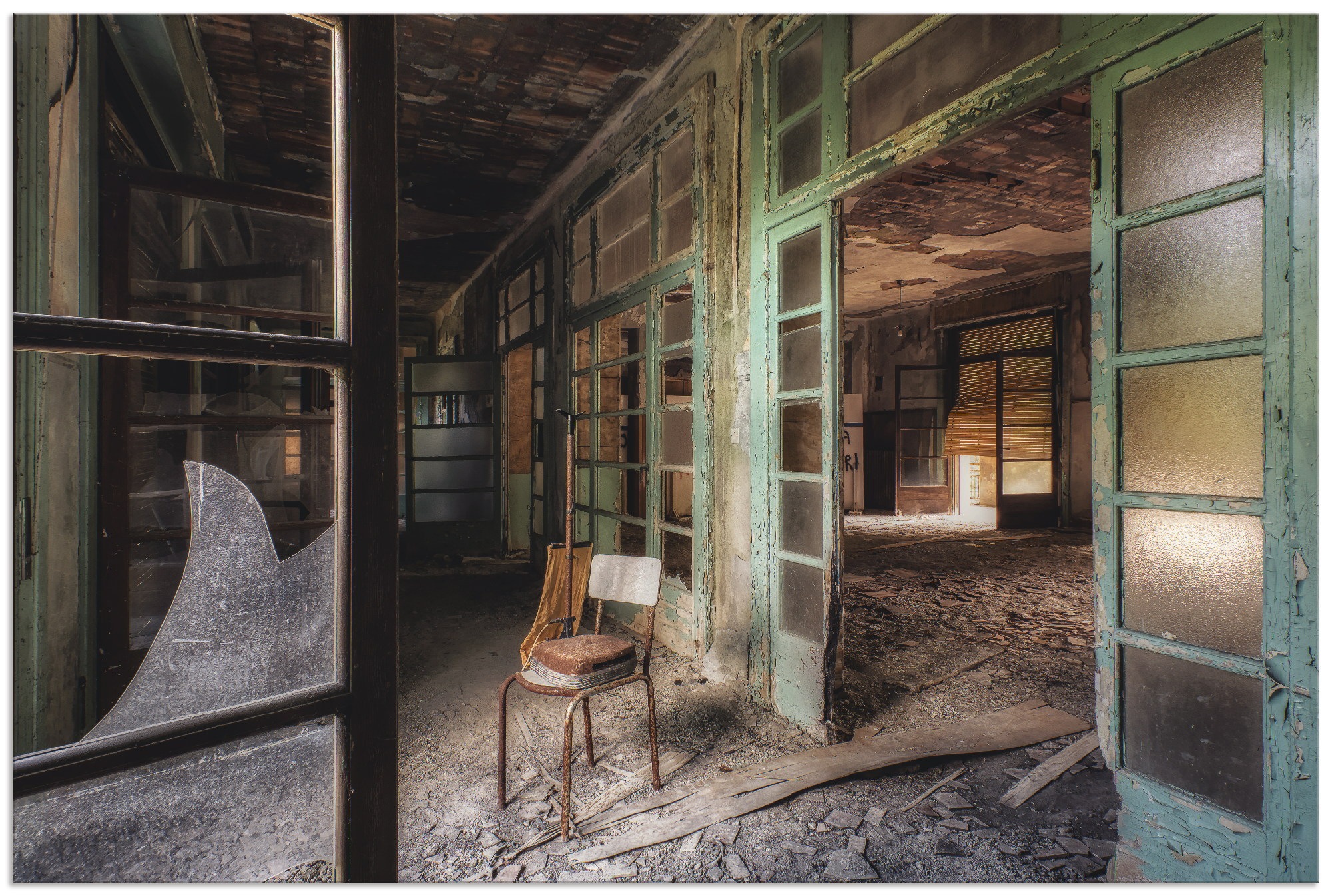 Artland Paveikslas »Lost Place - kėdė - verlas...