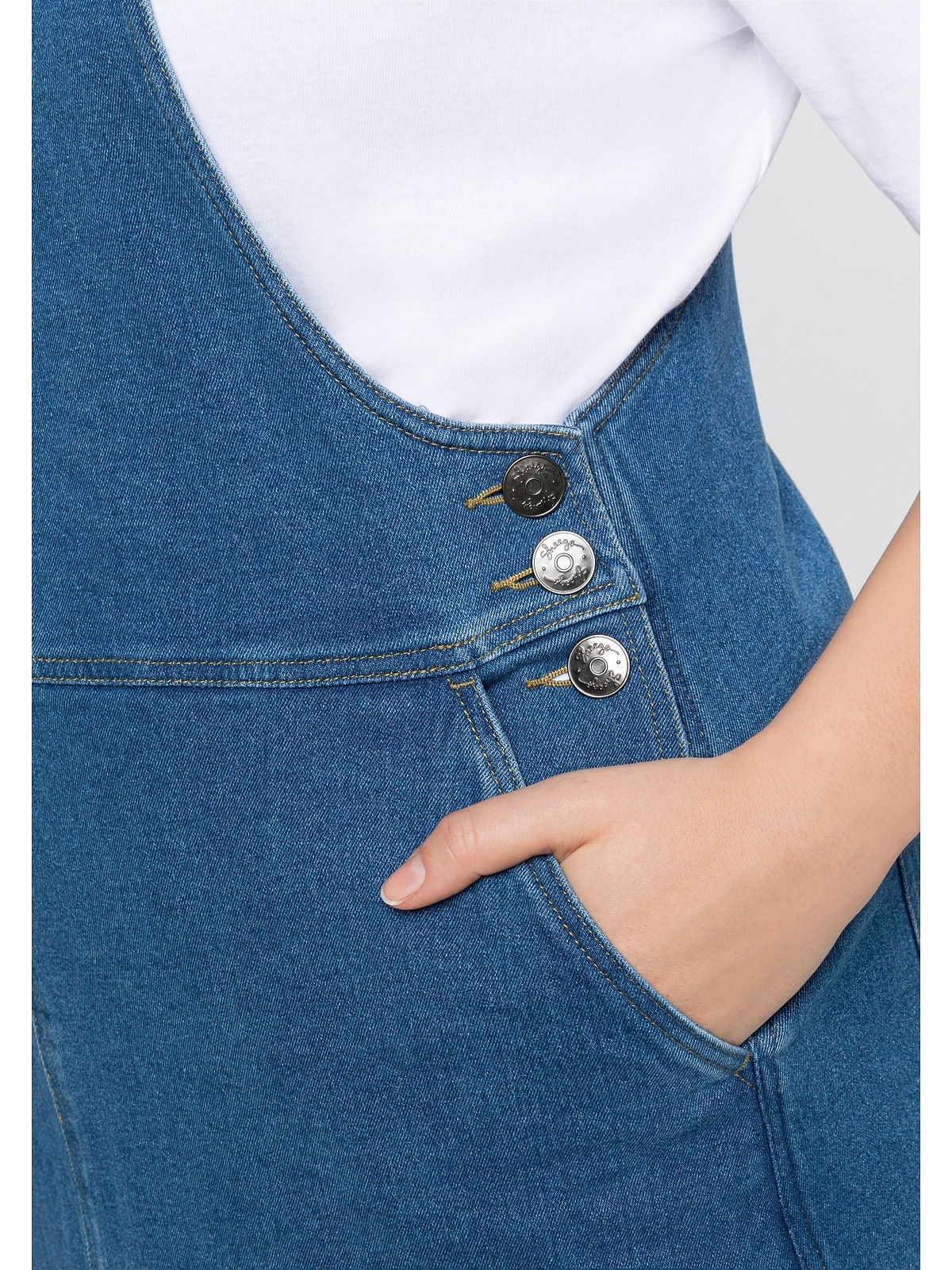 Sheego Jeanskleid »Große Größen«, mit Latz, mit Eingrifftaschen und Teilungsnähten