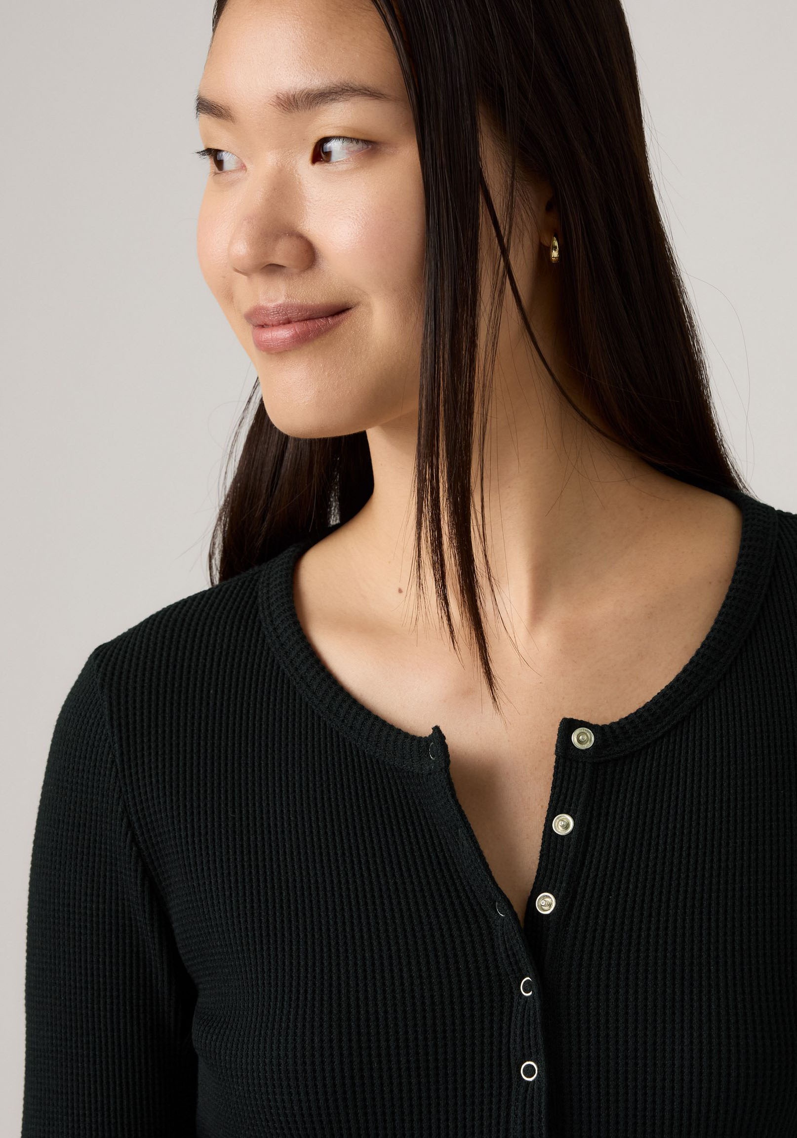 Levi's® Langarmshirt »DRY GOODS HENLEY«, Mit Waffelstruktur- Muster