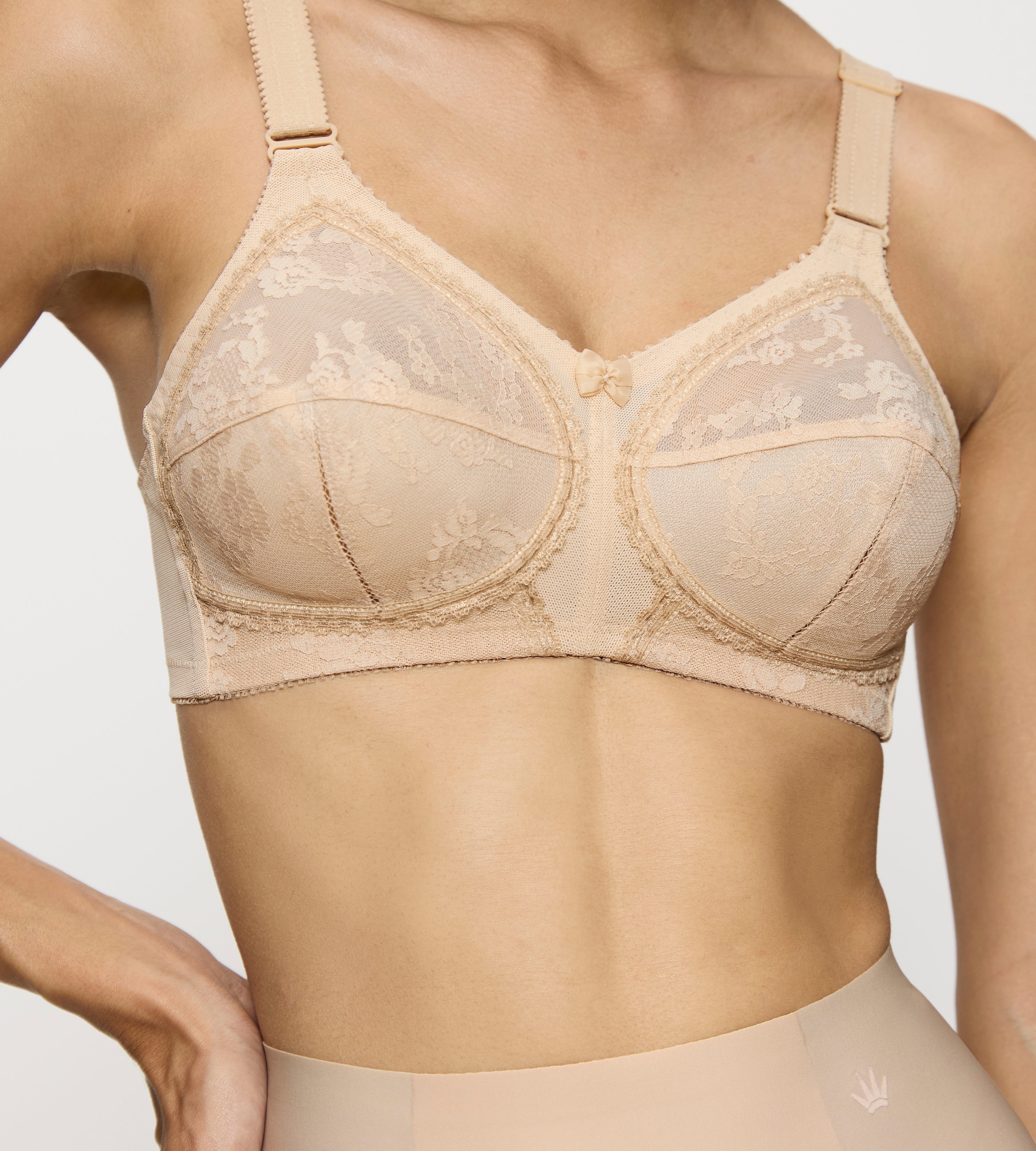 Triumph Bügelloser BH »Doreen X« mit Spitzendetails, breitere verstellbare Träger