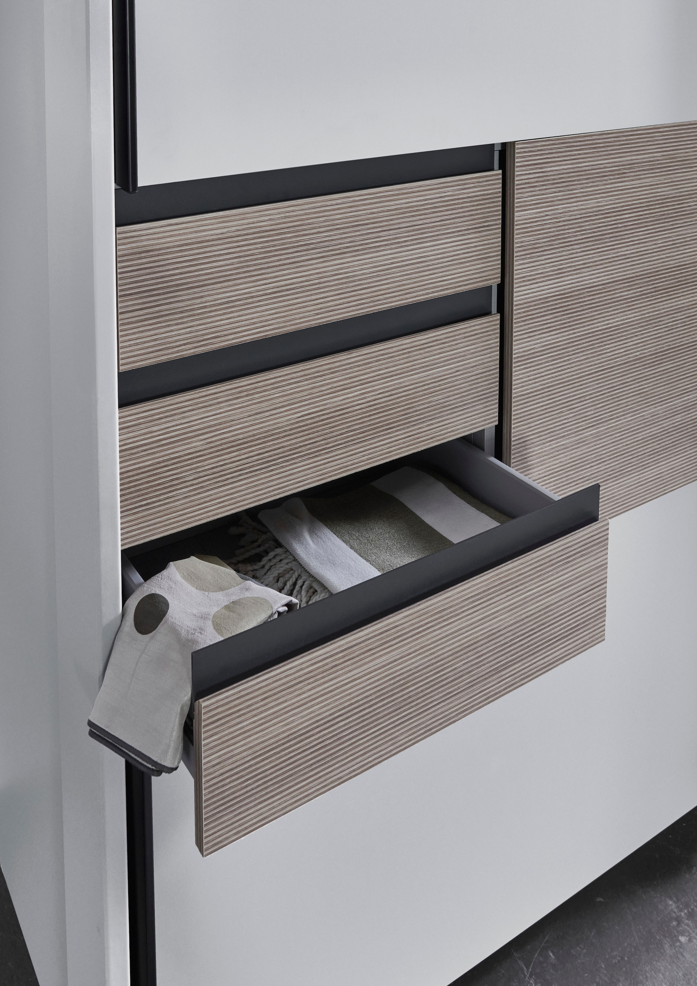 Wimex Schwebetürenschrank »Bremen in der Breite 180cm, wahlweise mit Spiegel«, mit moderner Multiplex Optik, inkl. Schubladen