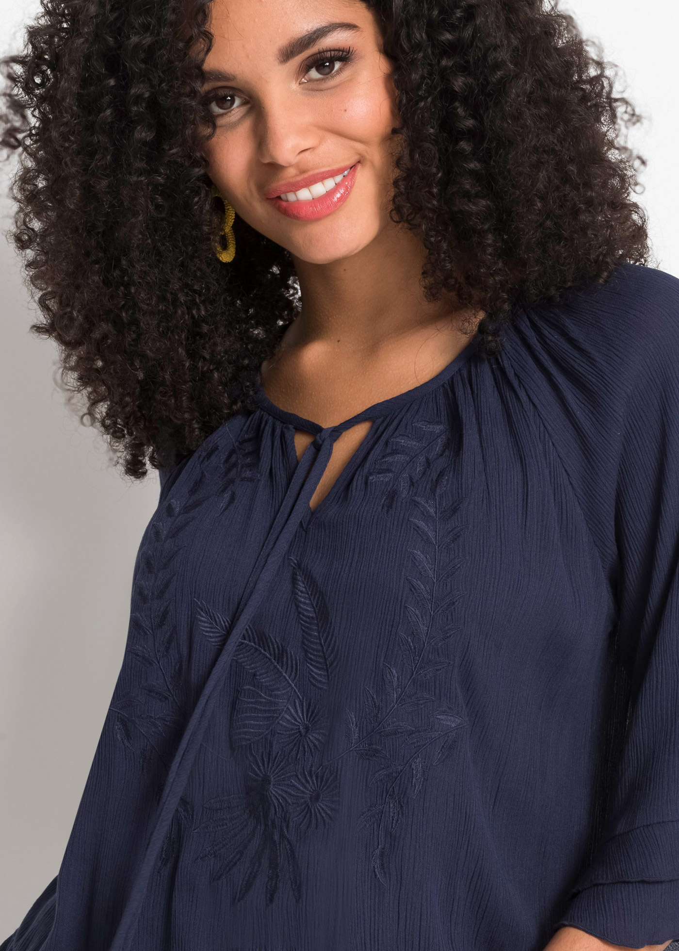 bonprix Tunika 1 A-Linien-Passform, mit 3/4-Ärmeln, gleichfarbige Stickerei