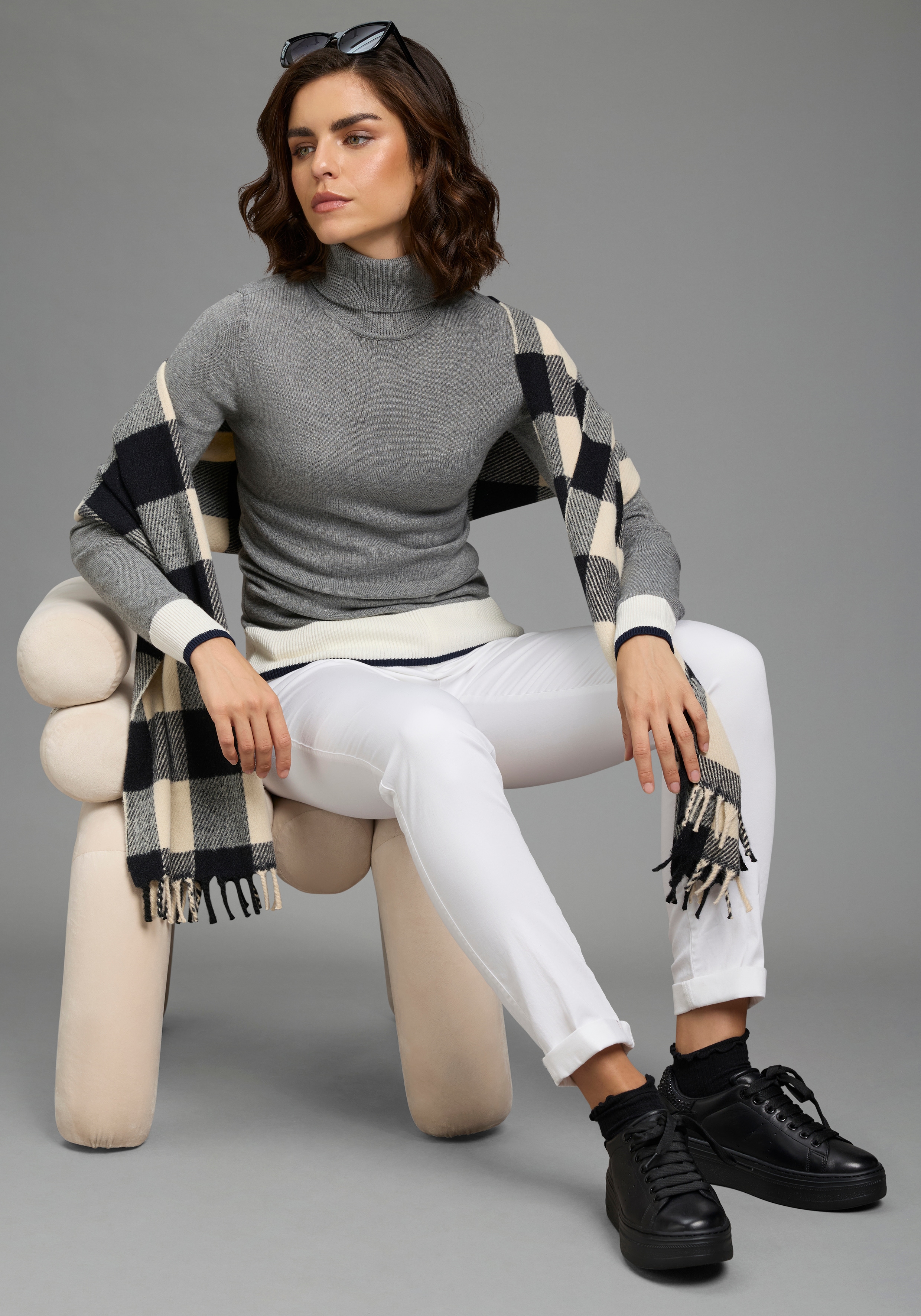 Laura Scott Modeschal in verschiedenen Farben - NEW im Karo-Design