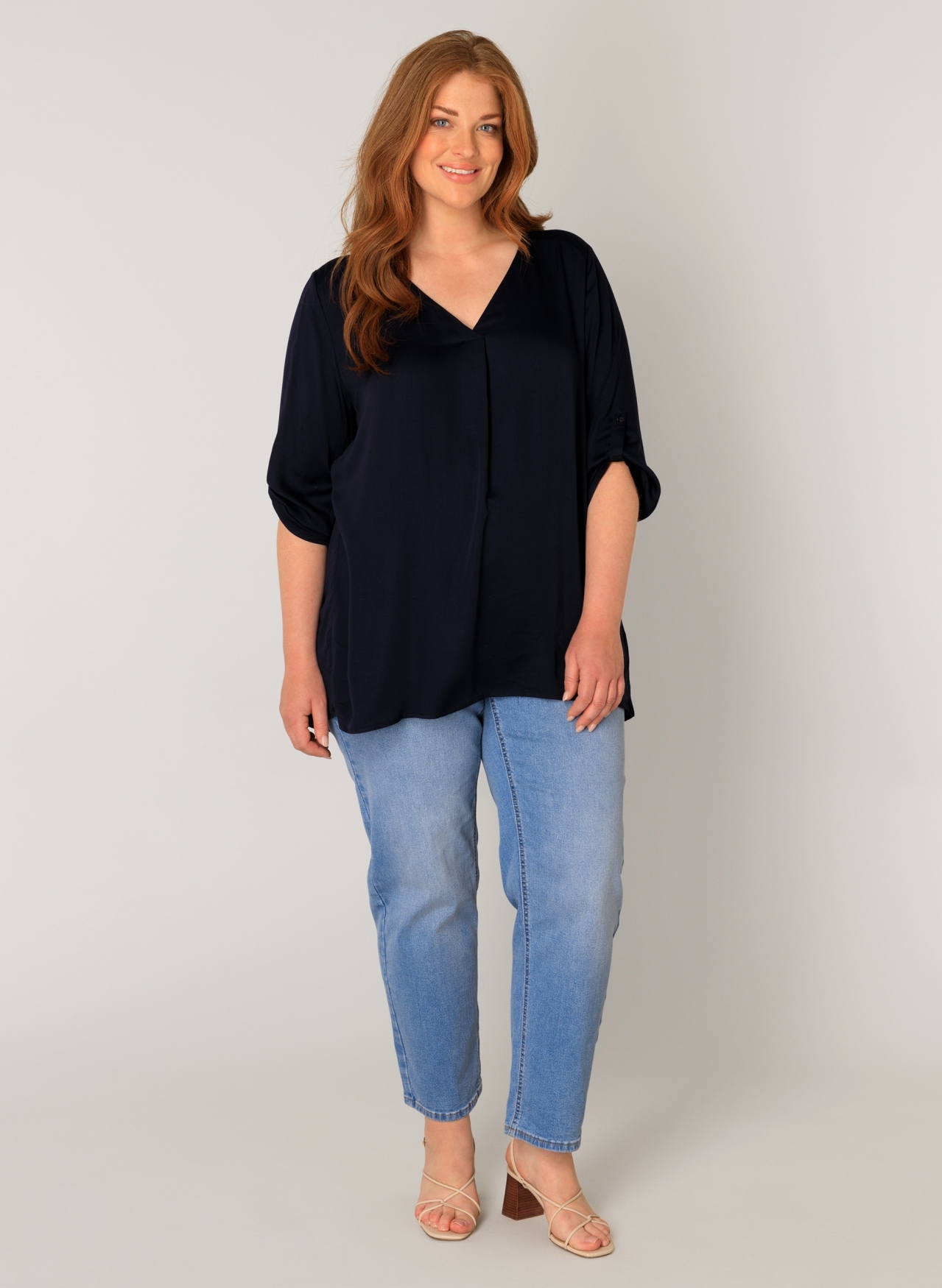 Base Level Curvy Shirtbluse »Yanina«, mit V-Ausschnitt