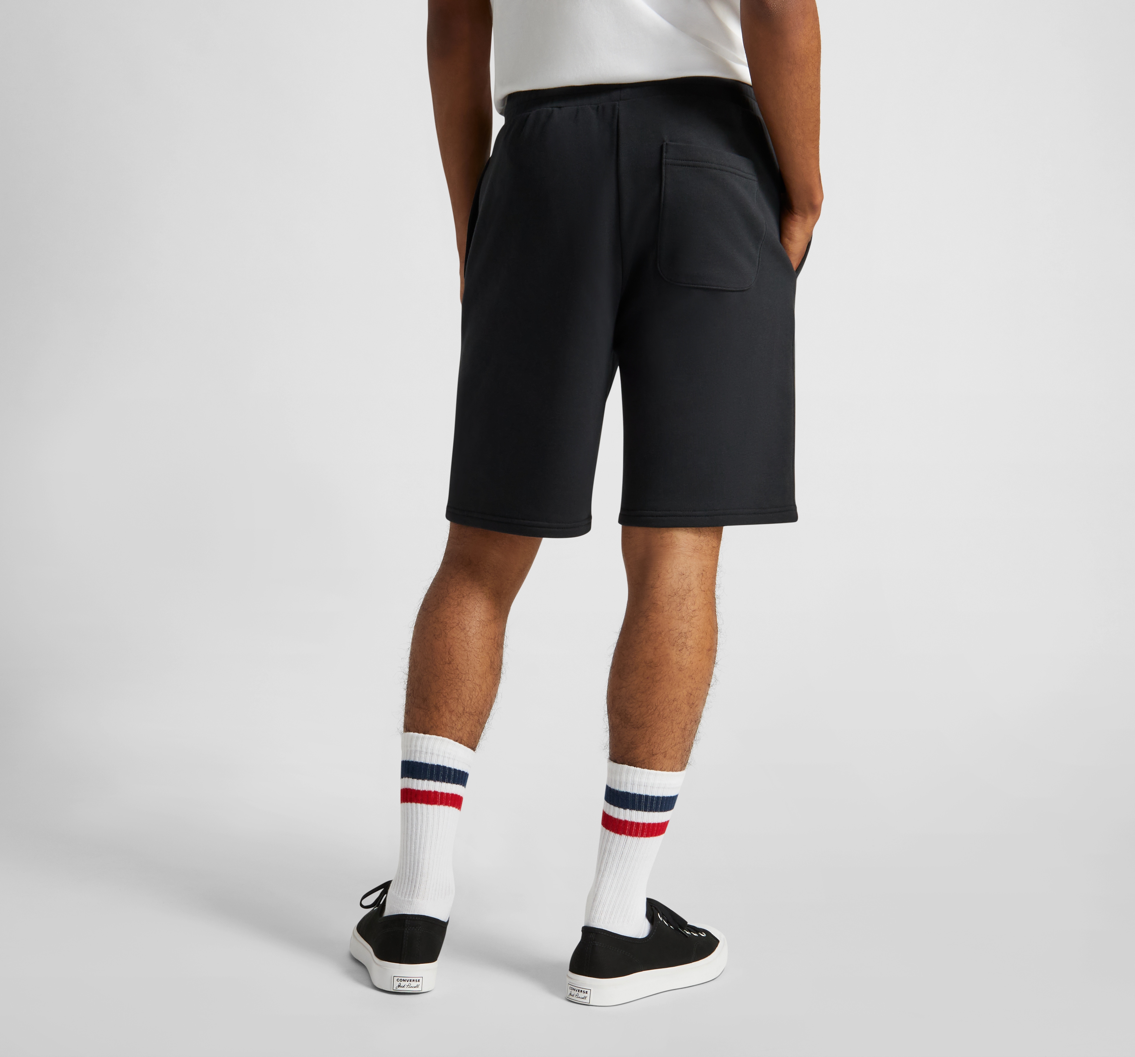 Converse Sweatshorts "EMBROIDERED STAR CHEVRON STANDARD-FIT FLEECE SHORT" günstig online kaufen