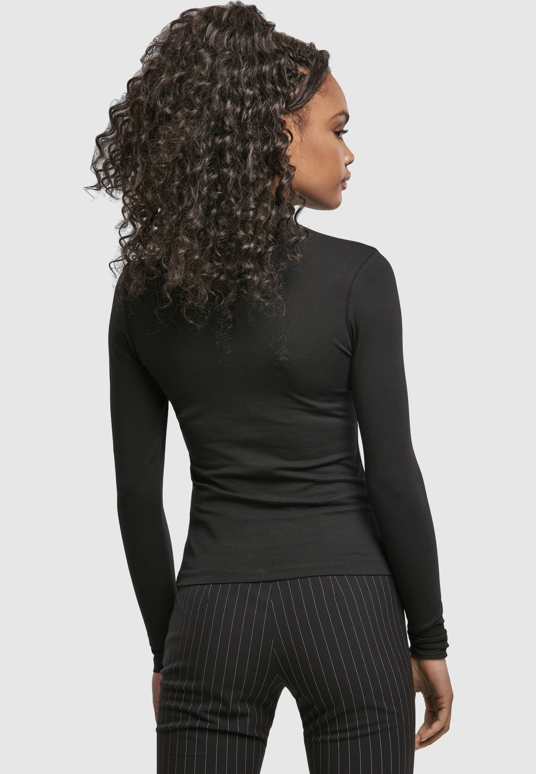 URBAN CLASSICS Langarmshirt »Urban Classics Damen Ladies Cut-Out Turtleneck Longsleeve« 1 Stk.