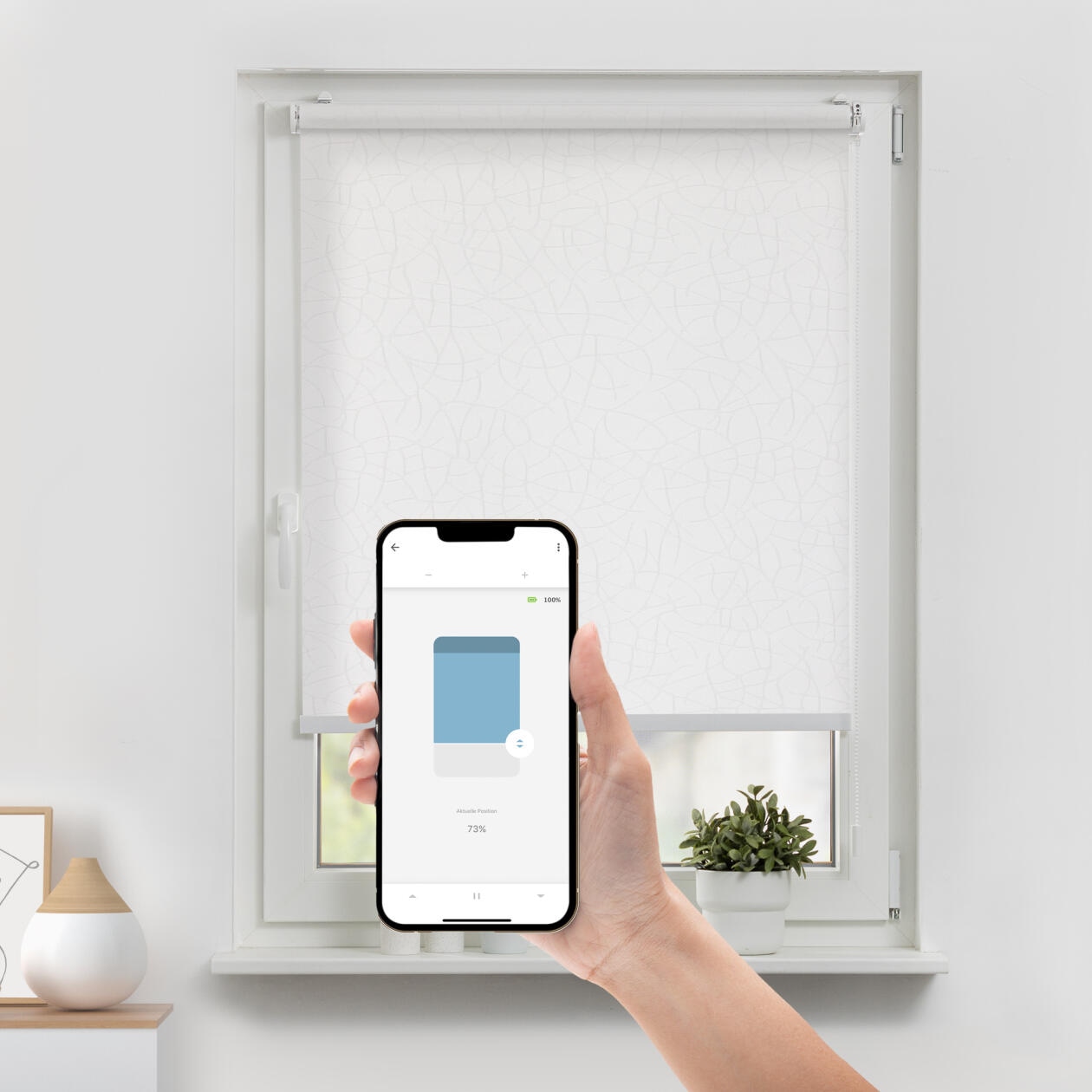 LICHTBLICK ORIGINAL Rollo »Klemmfix, ohne Bohren«, blickdicht, Blendschutz-Sichtschutz, mit Bohren/ohne Bohren, freihängend, Steuerbar mit Bluetooth-App, integrierter Elektromotor und Akku