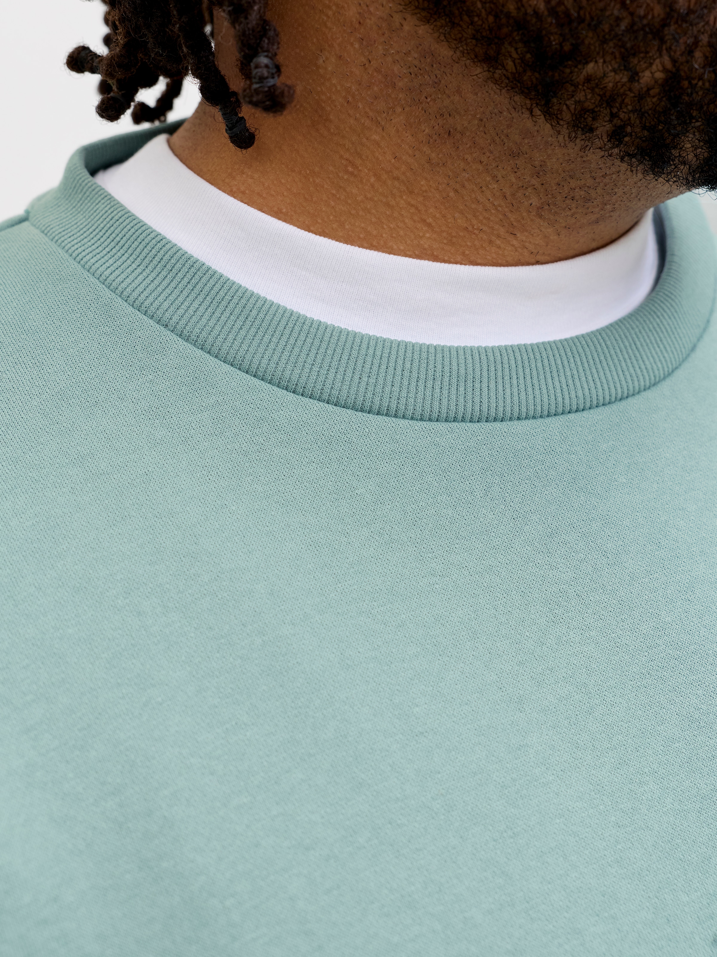 Jack & Jones PlusSize Sweatshirt »JJEBRADLEY SWEAT CREW NOOS PLS«, mit Rippbündchen

