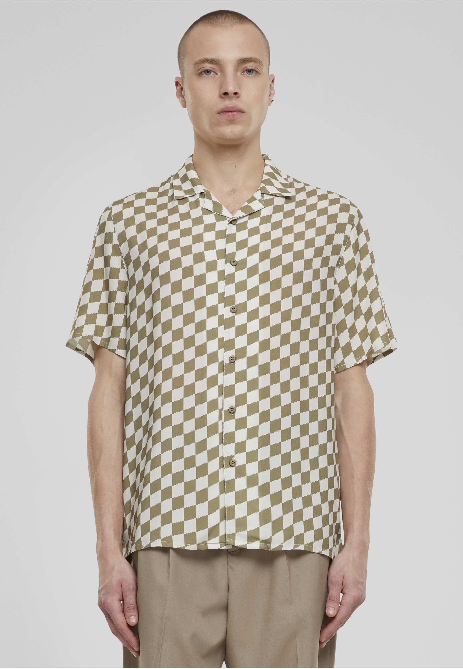 URBAN CLASSICS Kurzarmhemd »Urban Classics Herren Viscose AOP Resort Shirt« 1 Stk.