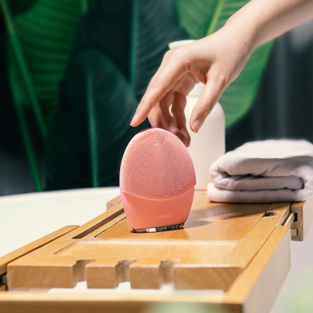 FOREO Elektrische Gesichtsreinigungsbürste »LUNA™ 4 balanced skin« auf  Rechnung | BAUR