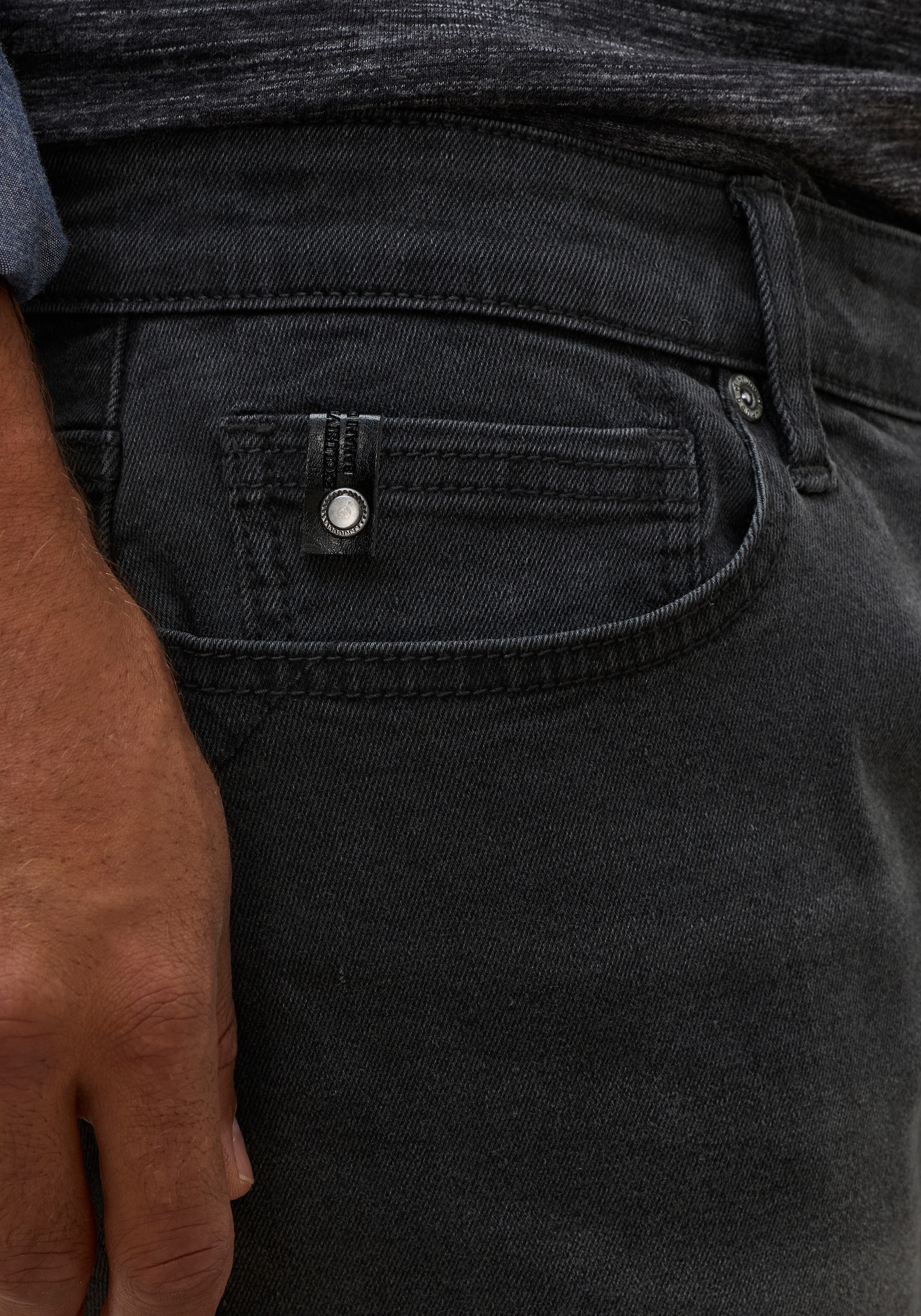 Bruno Banani Slim-fit-Jeans »Liam« mit schmaler Beinform, niedrige Leibhöhe, in 32 und 34 Inch