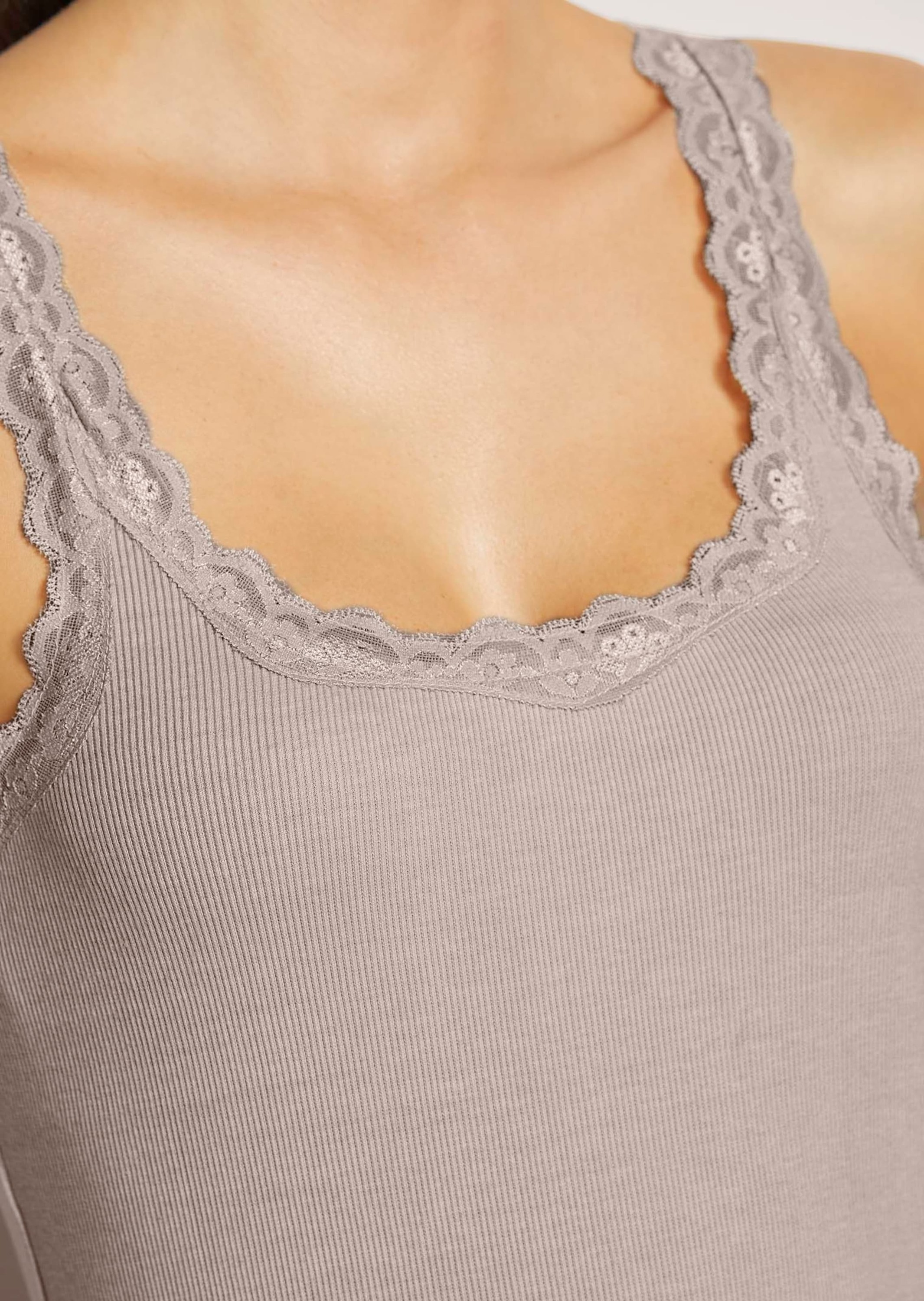 MADELEINE Trägertop »Spitzentop Ärmelloses Sommer-Top mit edler Spitze«