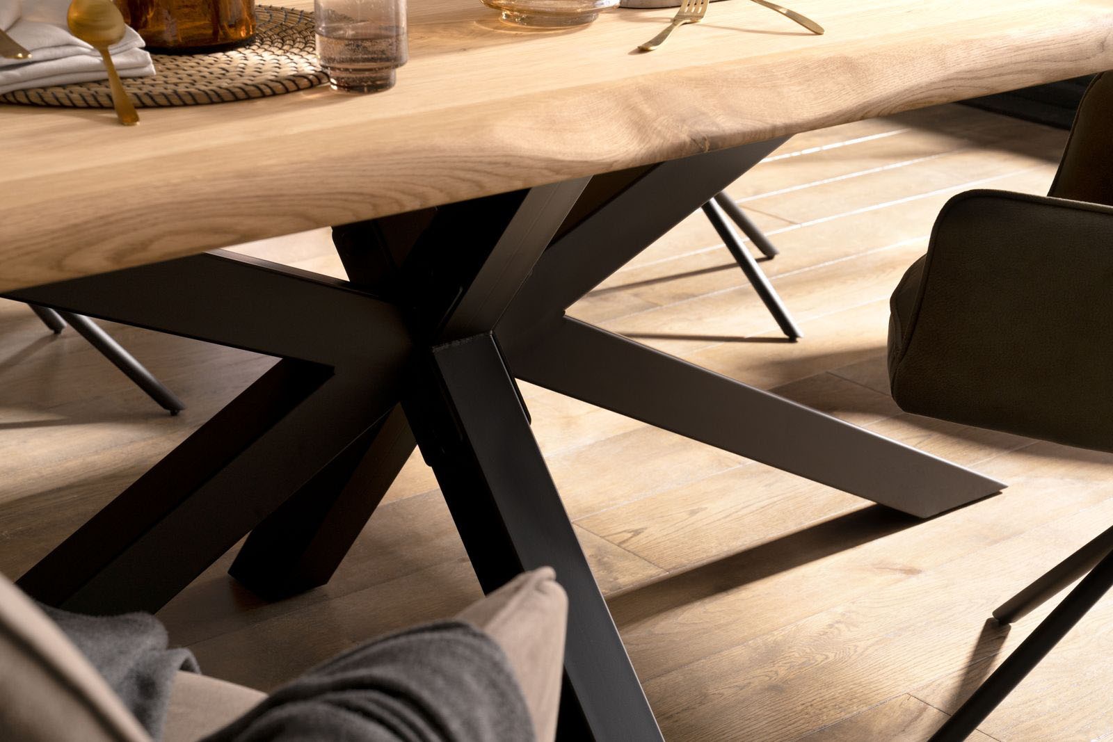 Home affaire Esstisch "Tristan" Massivholz Wildeiche mit echter Baumkante günstig online kaufen