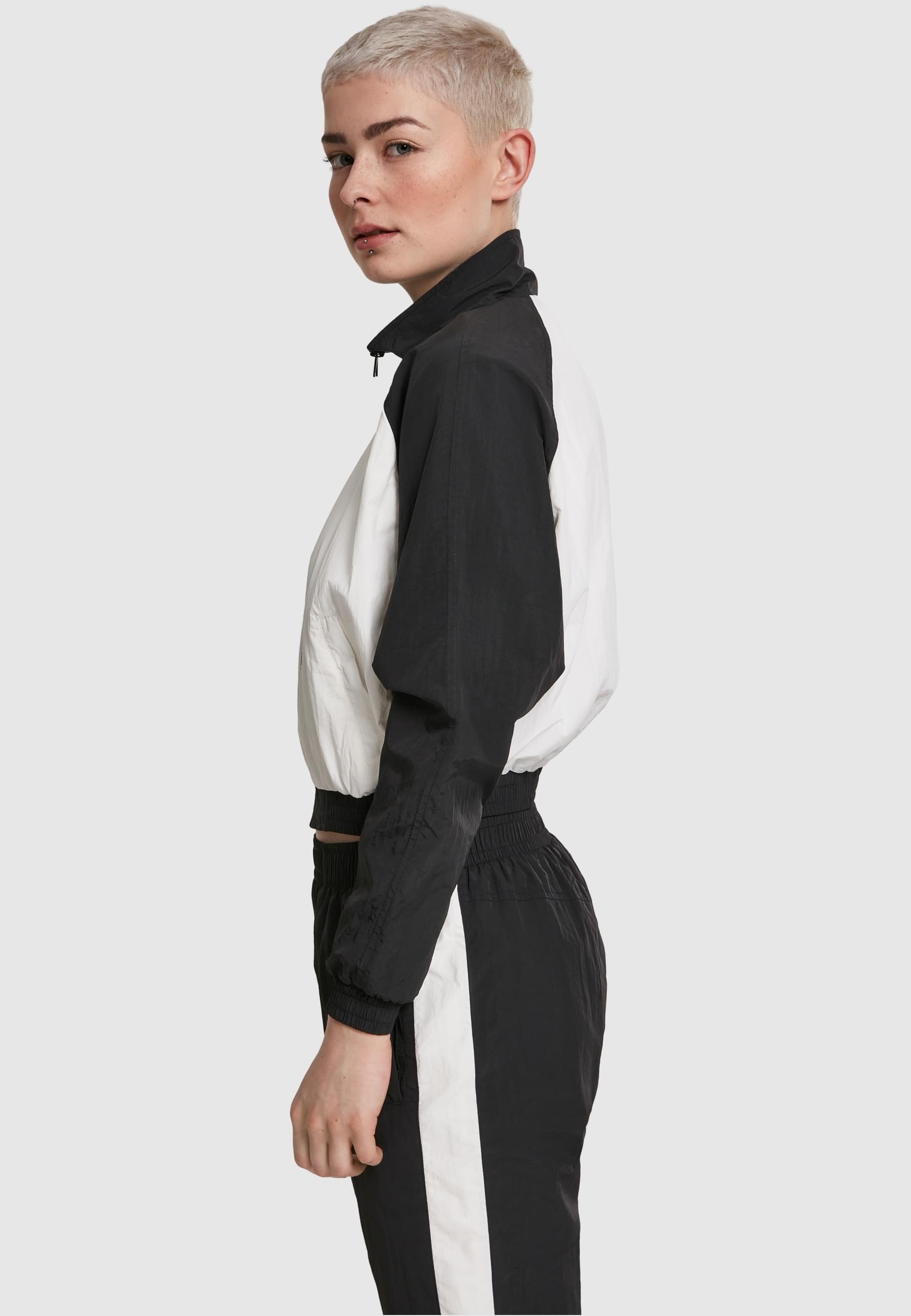 URBAN CLASSICS Allwetterjacke »Urban Classics Damen Ladies Short Raglan Crinkle Batwing Jacket«, (1 St.), ohne Kapuze
