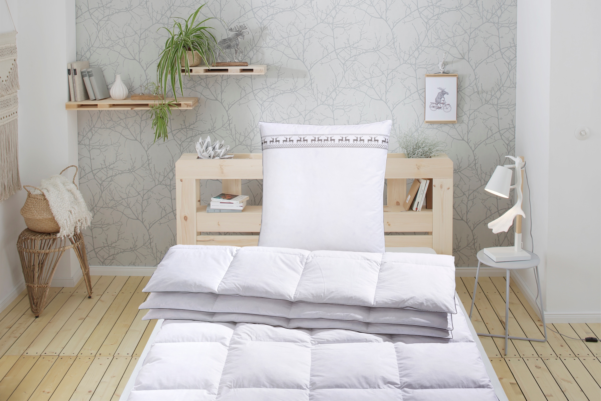 OTTO home Federbettdecke "Forsakar, Bettdecke 135x200 cm, 155x220 cm und weitere Größen" normal Füllung 100% Federn Bezug Baumwolle 1 Stk. tlg. Bettdecken, Sommer, Winter, Decke, Made in Germany, hautfreundlich
