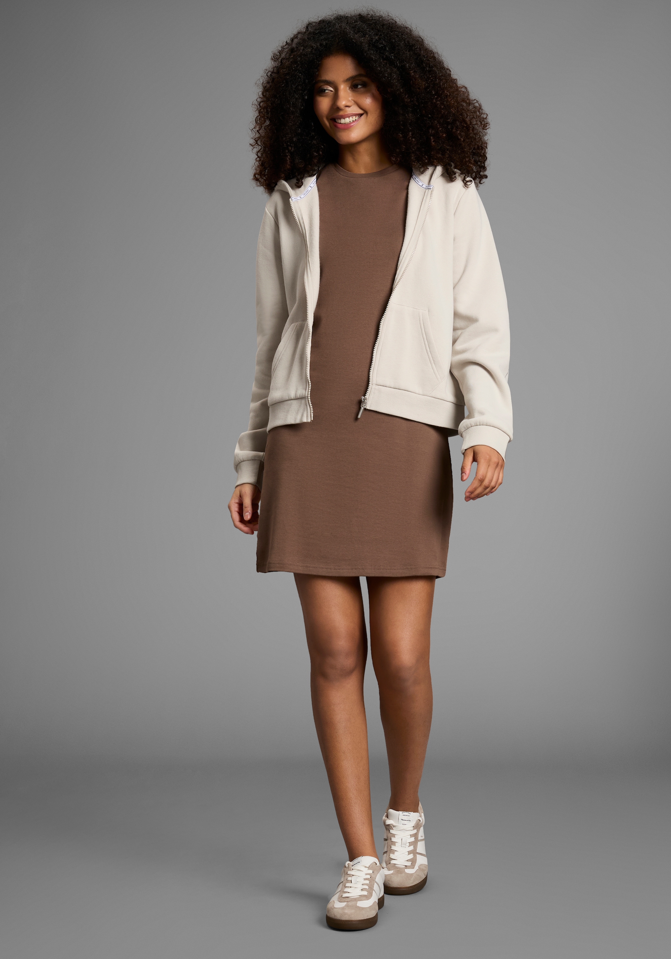 DELMAO Kapuzensweatjacke , mit Reißverschluss, Kapuze & Kängurutasche
