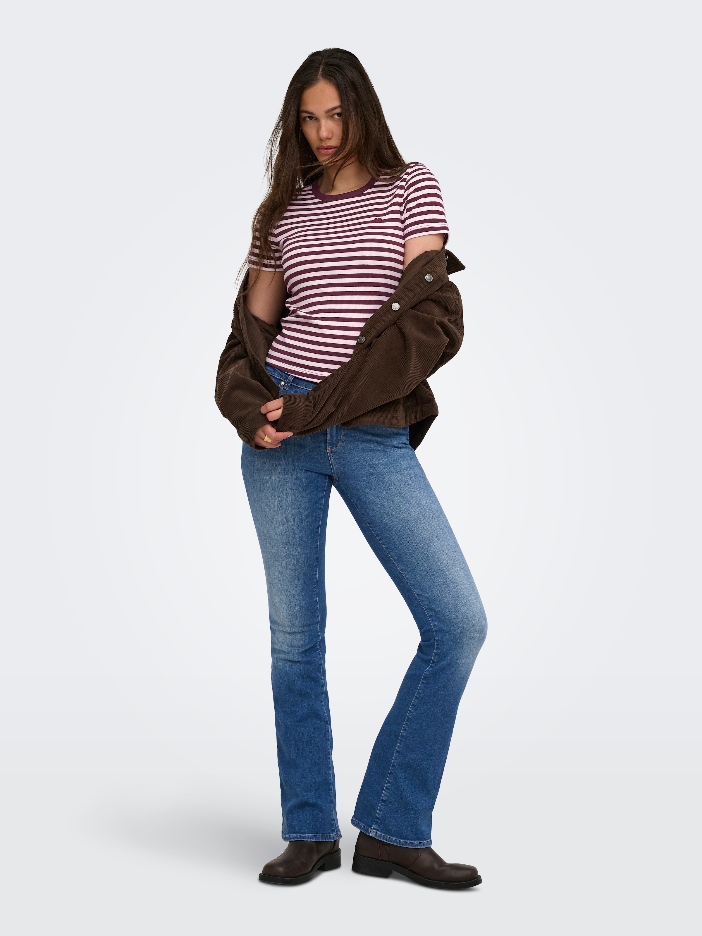 ONLY Kurzarmshirt »ONLVAL S/S O-NECK STRIPE TOP JRS« Baumwollmischung, regular fit, kleine Herz Stickerei