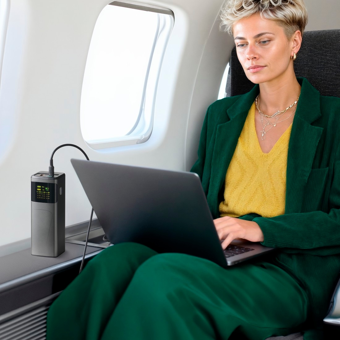 Hama Powerbank »Powerbank (200 W, 24000 mAh, 2x USB-C, 1x USB-A, Schnellladen)« 3.900 mAh