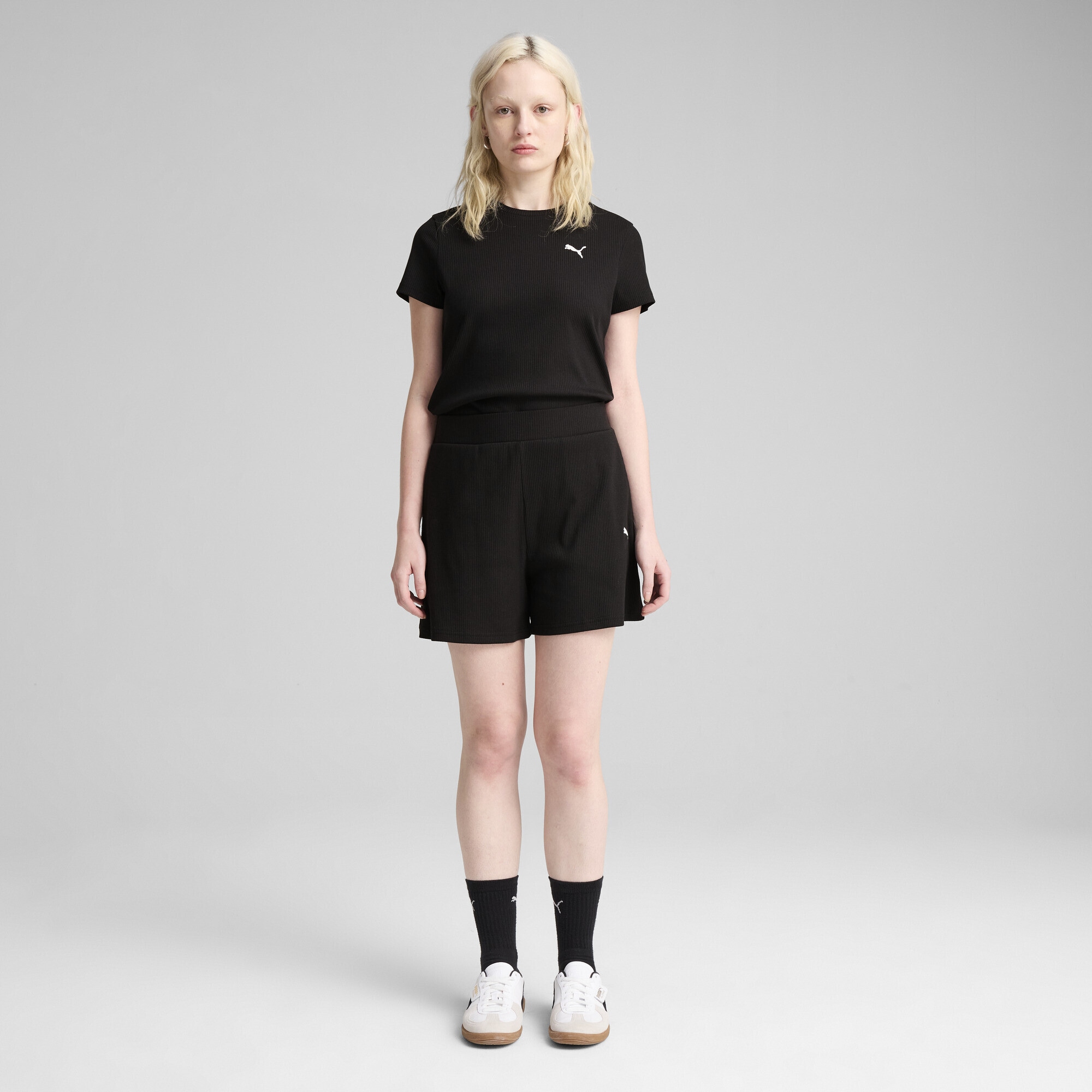 PUMA Sporthose »ESS ELEVATED Gerippte 5" Shorts mit hohem Bund Damen«