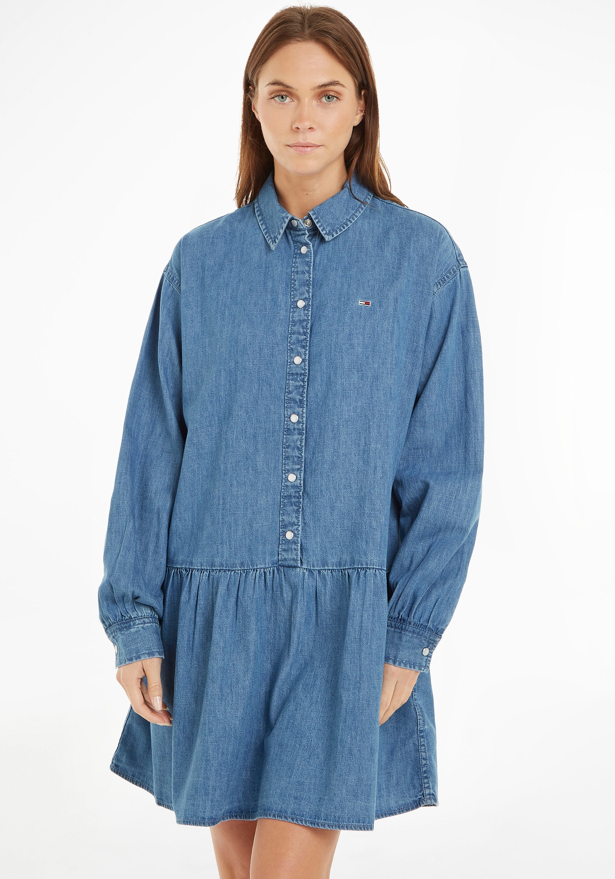 Tommy Jeans Jeanskleid »TJW CHAMBRAY SHIRT DRESS«, aus feiner Chambray Qualität & mit... kaufen