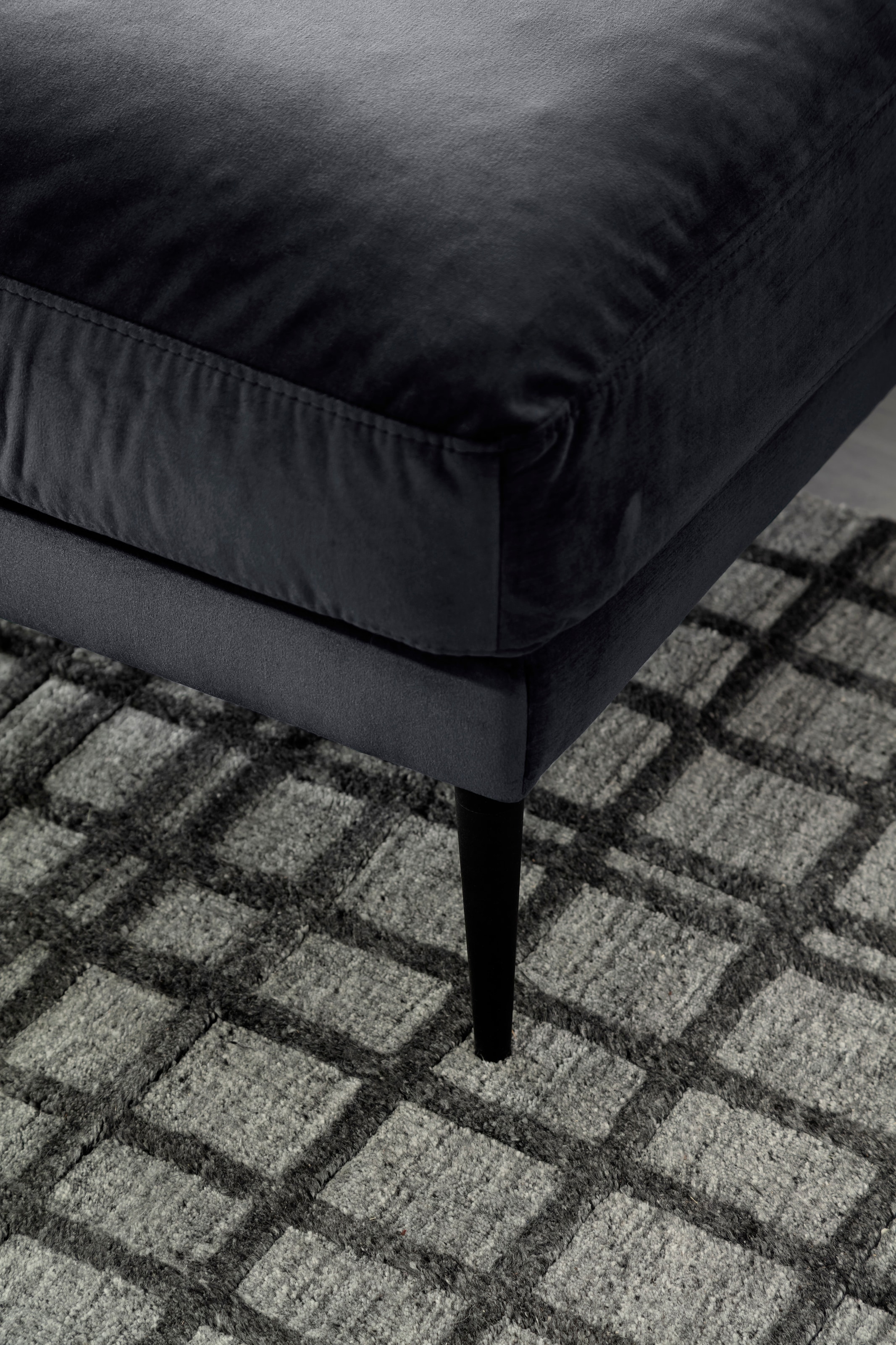 Trends by HG Polsterecke »Svea L-Form«, Recamiere rechts oder links, mit Metallfuß, frei im Raum stellbar