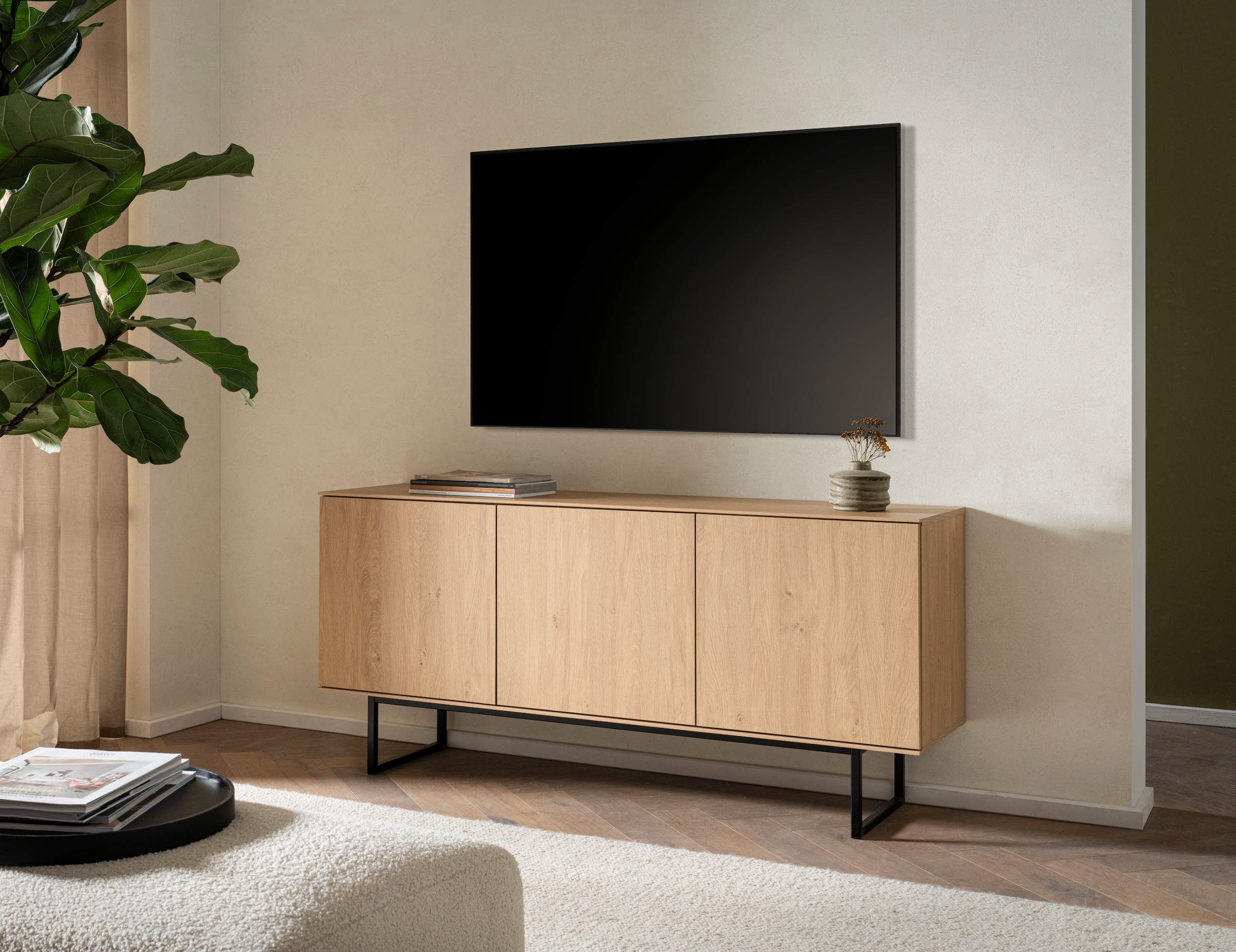 Home affaire Lowboard »Lund, moderner TV-Unterschrank, Kommode mit Kufengestell«, ausreichend Stauraum, vielseitig einsetzbar, 150 cm breit