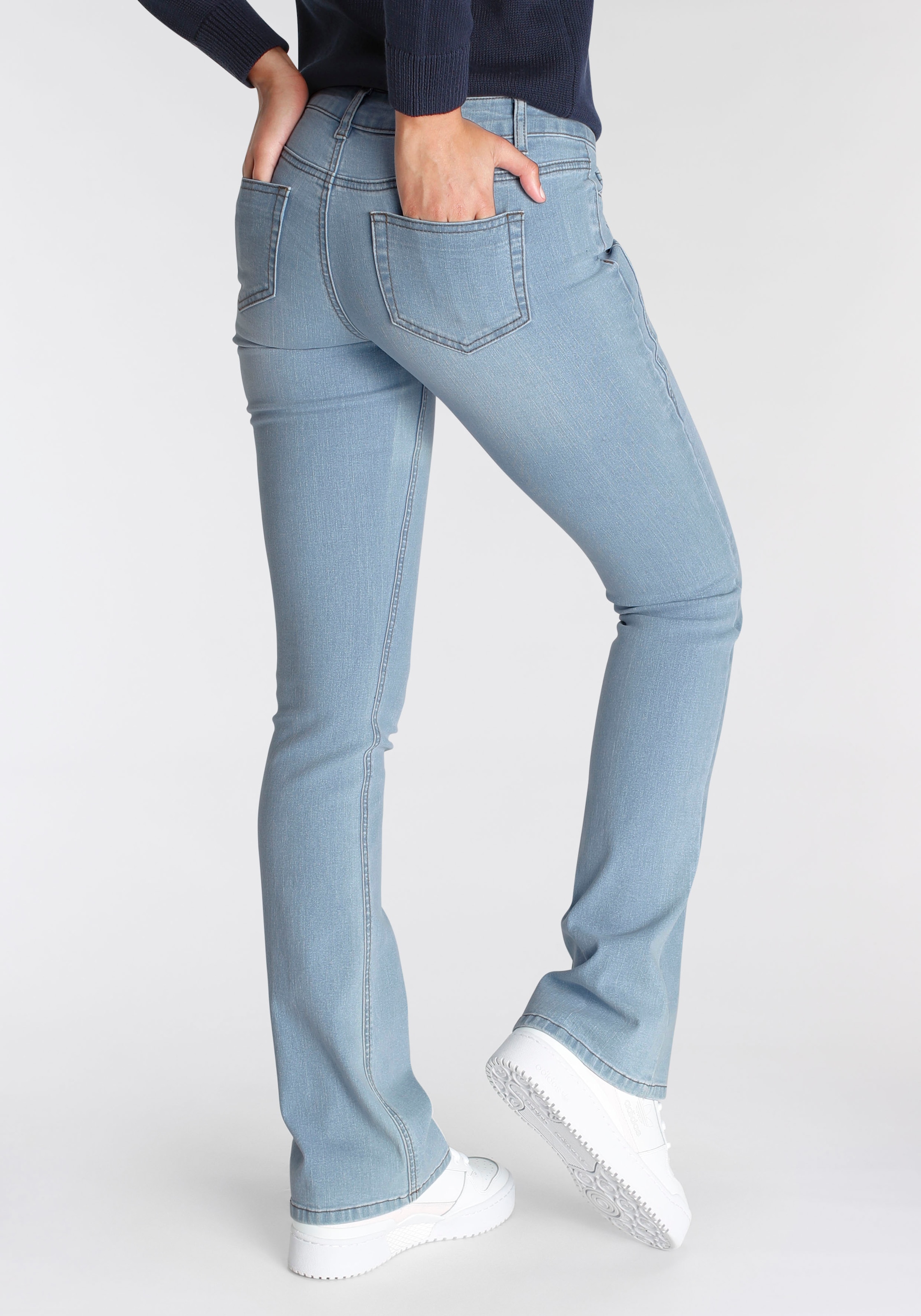 Arizona Bootcut-Jeans "mit Keileinsätzen", ausgestellte Beinform, niedrige günstig online kaufen