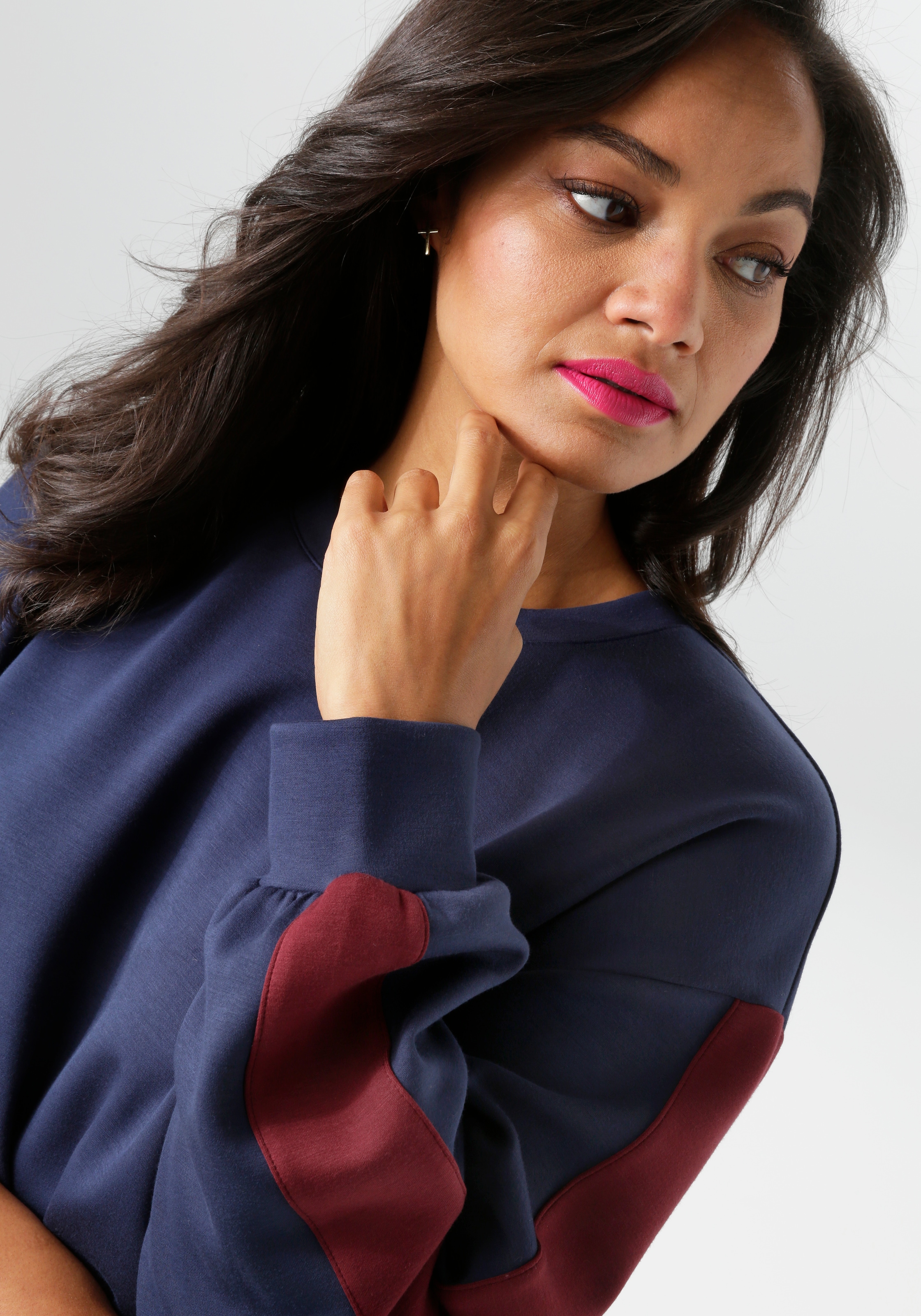 Aniston PLUS Sweatshirt, mit trendigen Seitenstreifen - NEUE KOLLEKTION