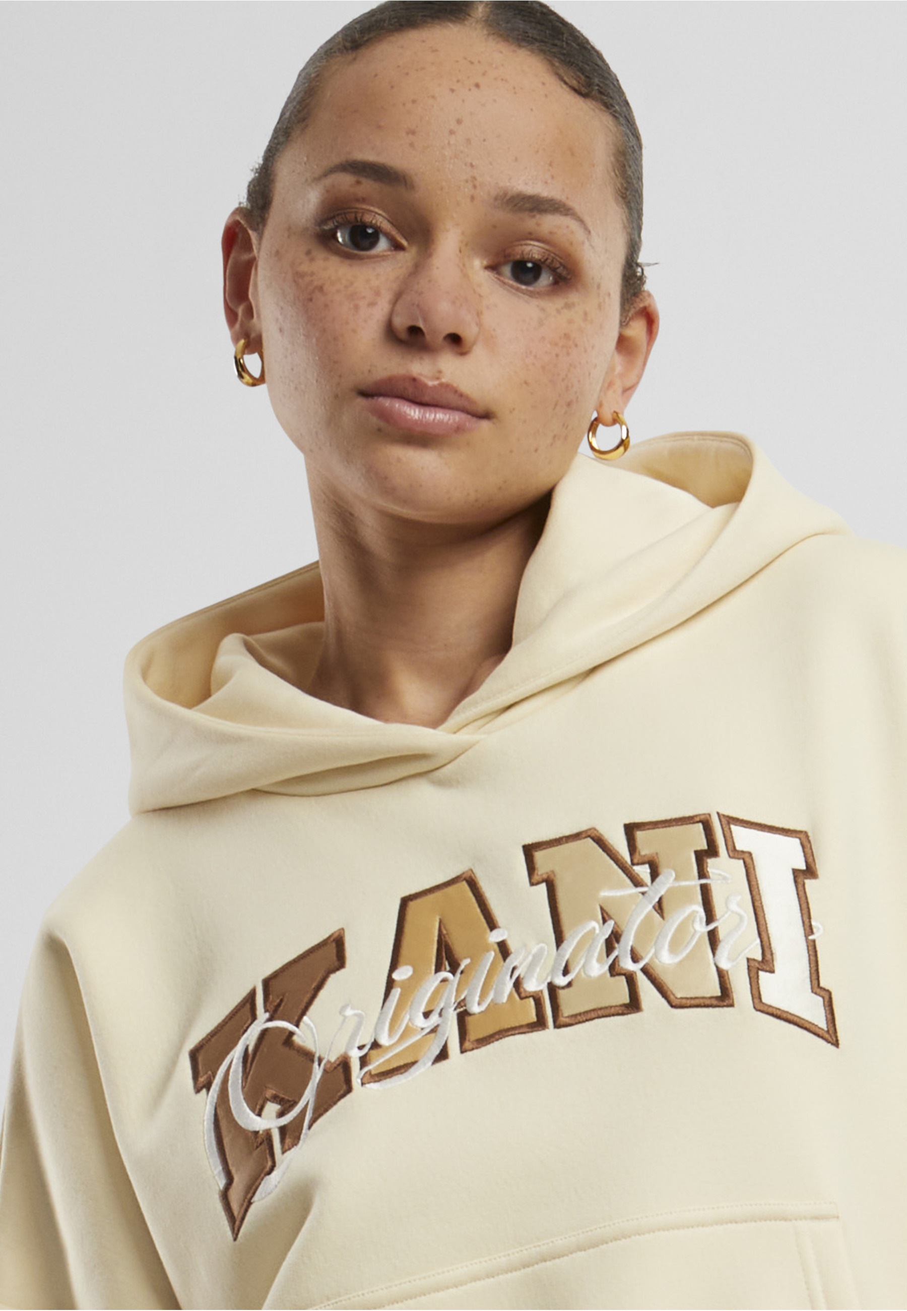 Karl Kani Kapuzenpullover »Karl Kani Damen KW242-030-2 Karl Kani Serif Originator Os Hoodie« 1 Stk.