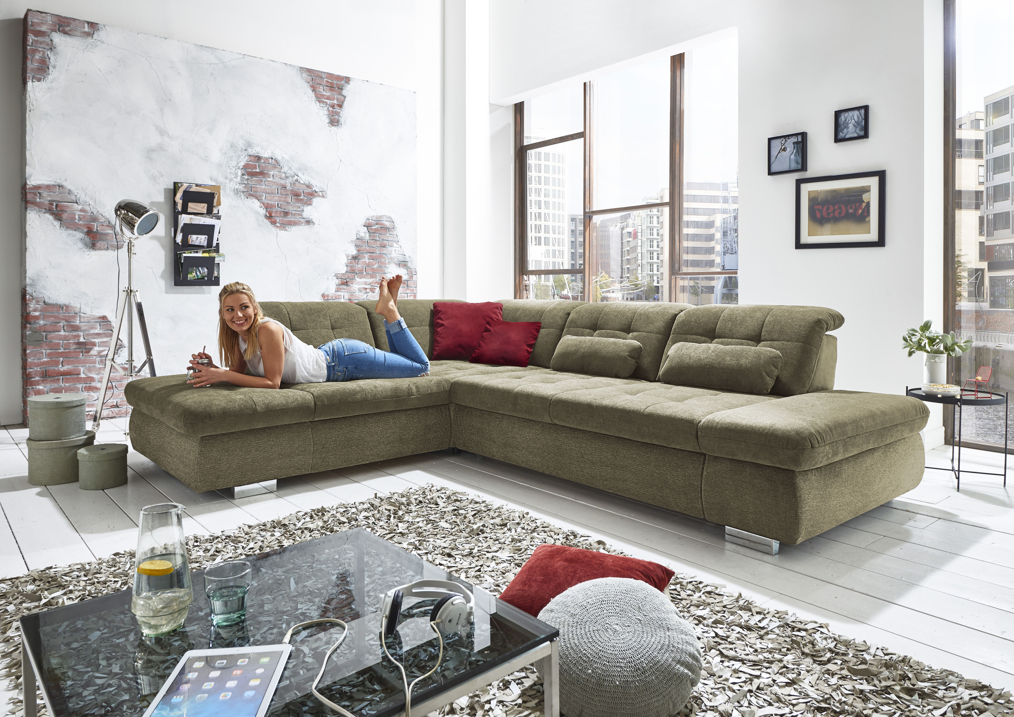 Die PlanBar Ecksofa "MP-IN17004 L-Form, Breite 323 cm, mit Federkern-Polsterung" inkl. Sitztiefenverstellung, wahlweise weitere Funktionen