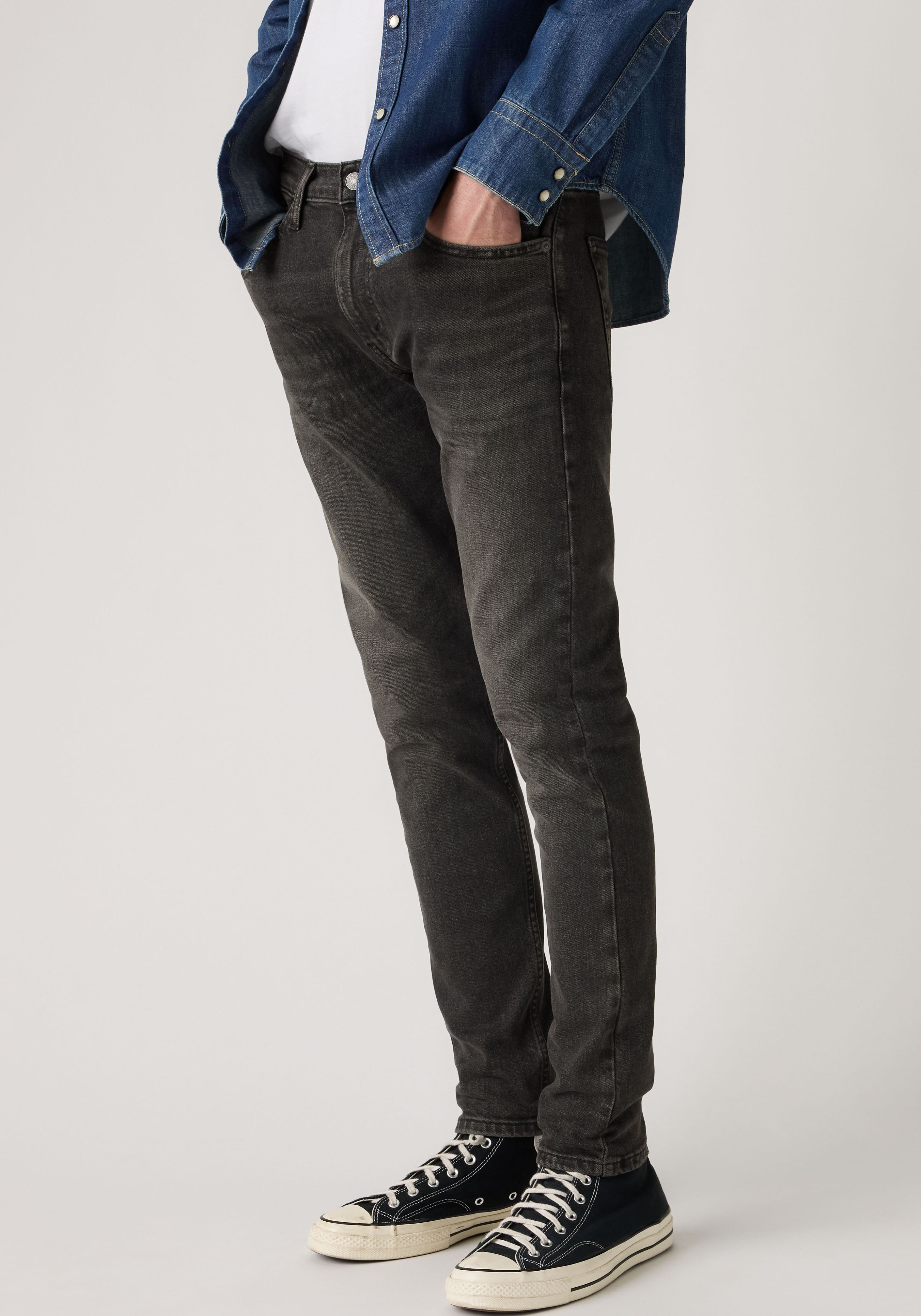 Levis "512 Slim Taper Fit" mit Markenlabel
