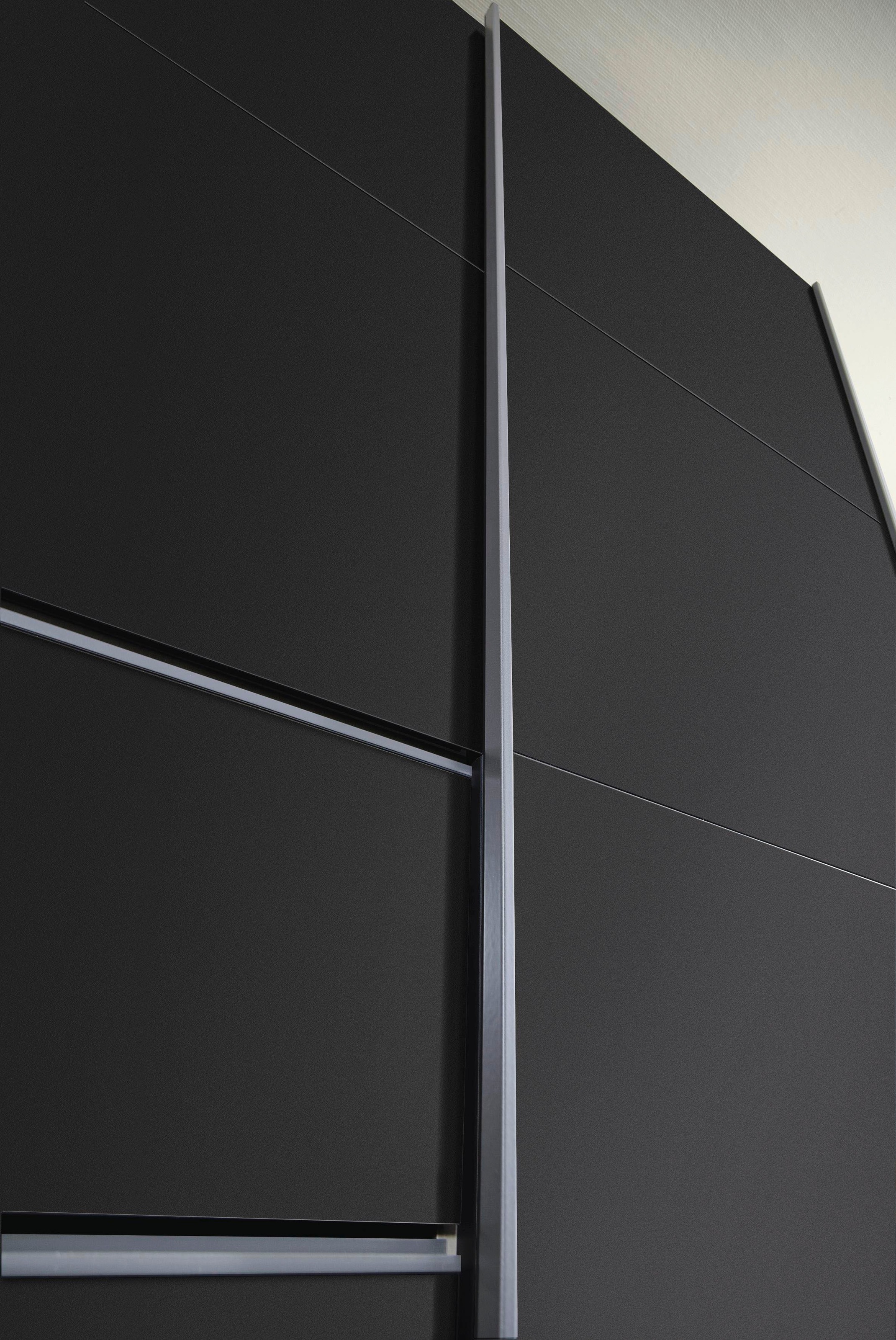 rauch Schwebetürenschrank »Kleiderschrank Schrank Garderobe Wäscheschrank SEVILLA«, (in 3 verschiedenen Ausstattungen BASIC/CLASSIC/PREMIUM), Metall-Griffleisten alufarben oder Graumetallic MADE IN GERMANY