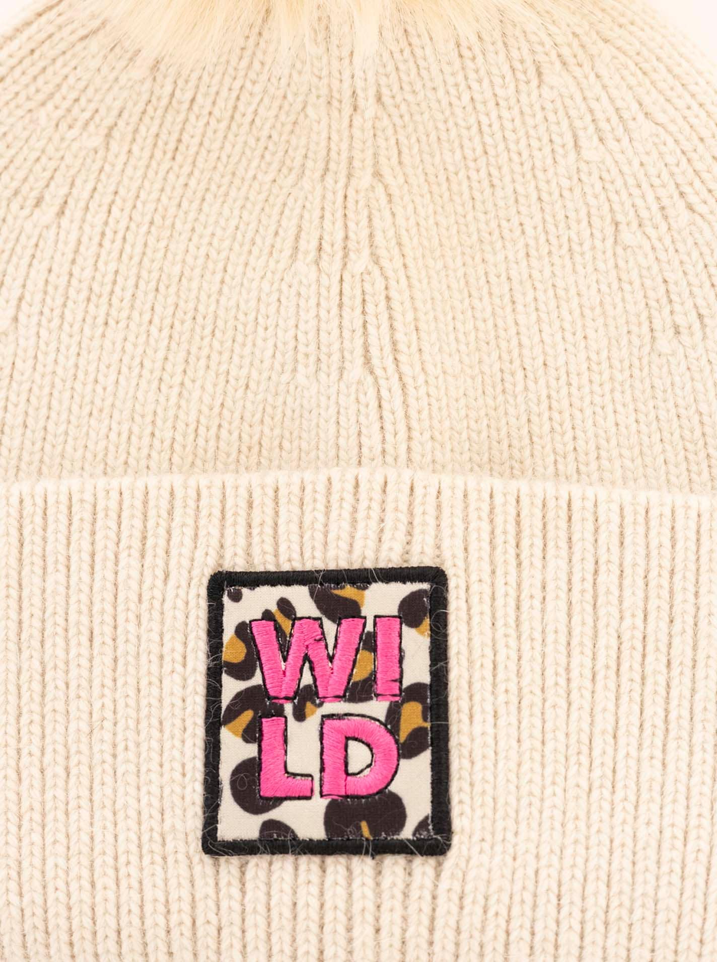 Zwillingsherz Strickmütze »Wollmix "Wild Leo"« flauschiger Bommel, Leo-Patch, wärmend, breiter Umschlag