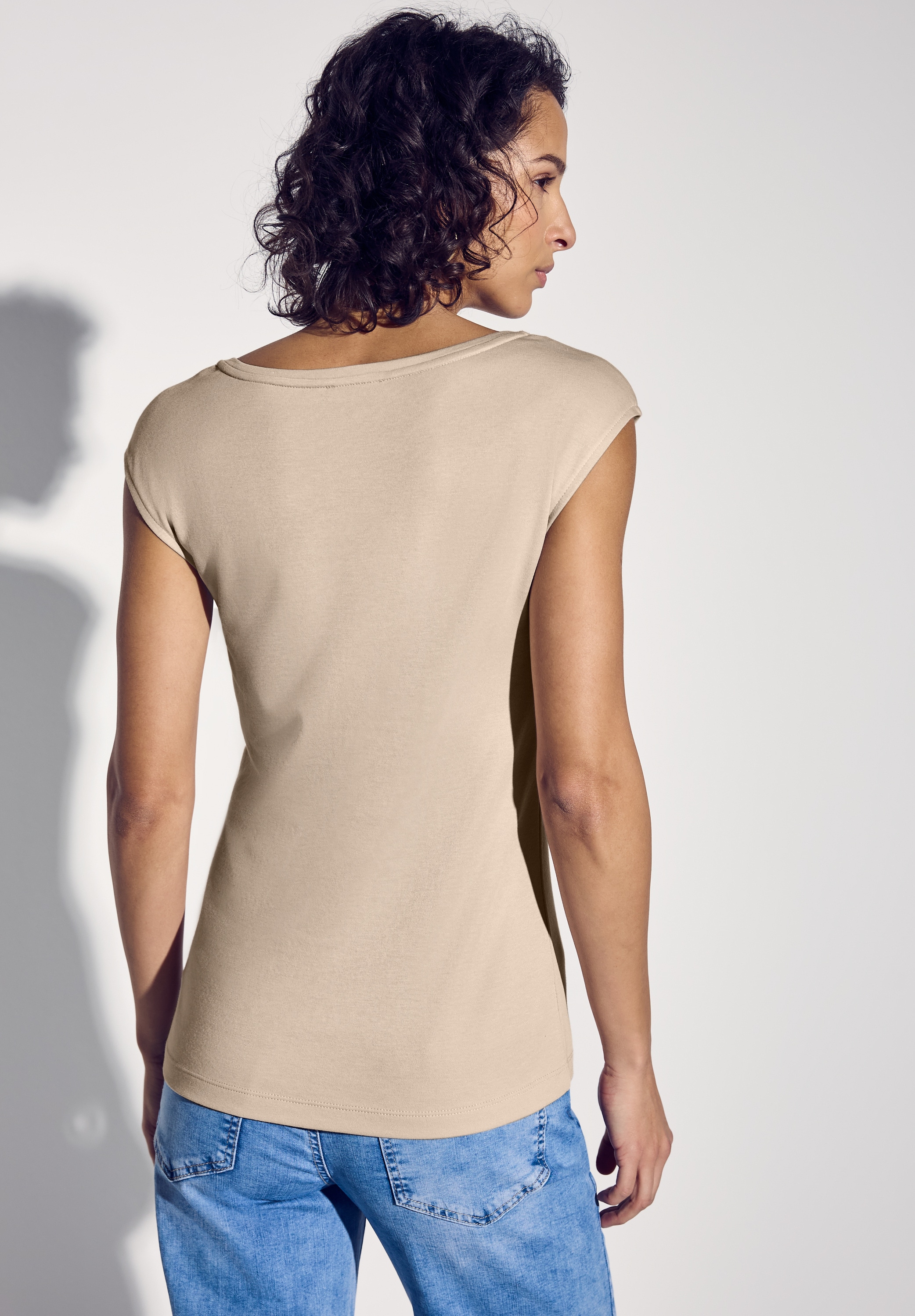 STREET ONE T-Shirt, mit abgerundetem V-Ausschnitt