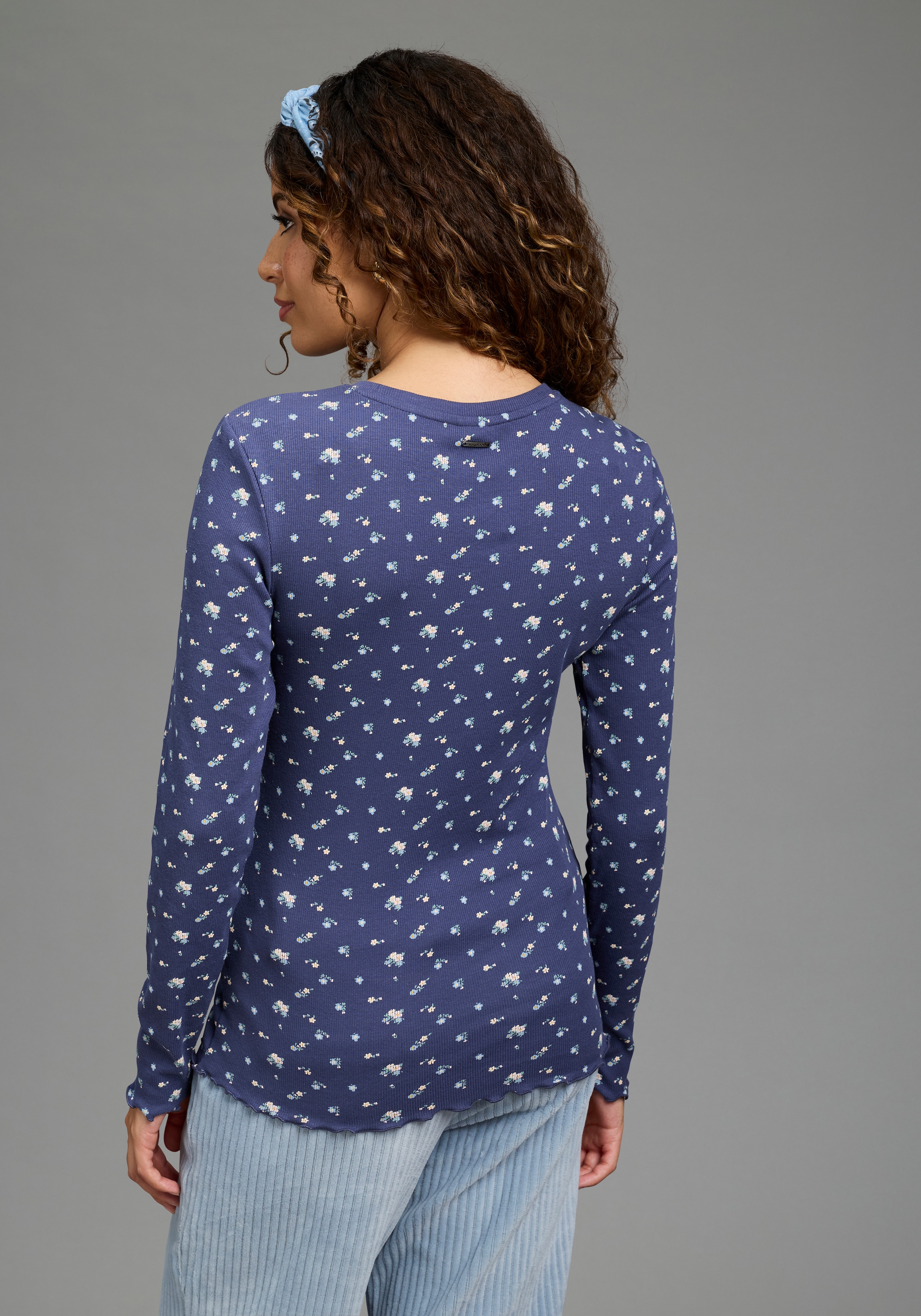 KangaROOS Langarmshirt Millefleurs, schmale Passform, Rollsäume