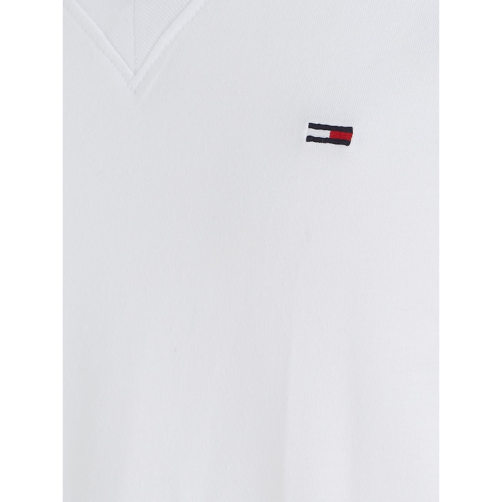 Tommy Jeans T-Shirt »TJM ORIGINAL JERSEY V NECK TEE«, mit V-Ausschnitt und dezenter Logo-Flag