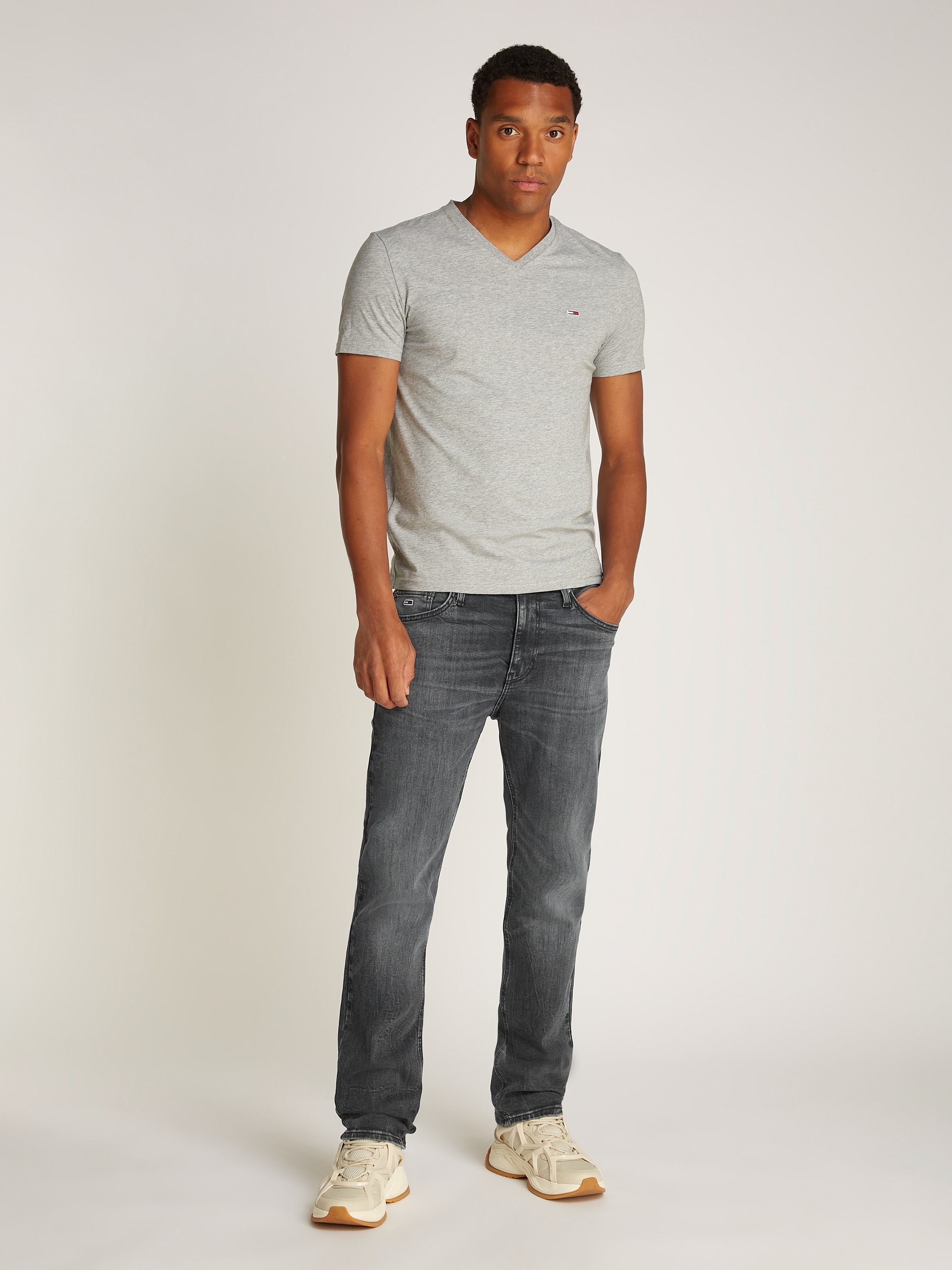 Tommy Jeans Regular-fit-Jeans »RYAN RGLR STRGHT«, mit Logoprägung