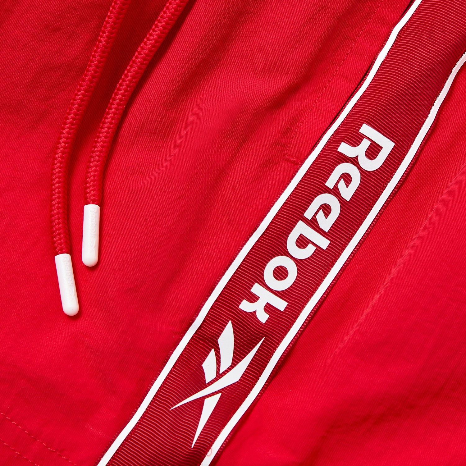 Reebok Badeshorts »Tanner« mit seitlichen Taschen und Logoschriftzug