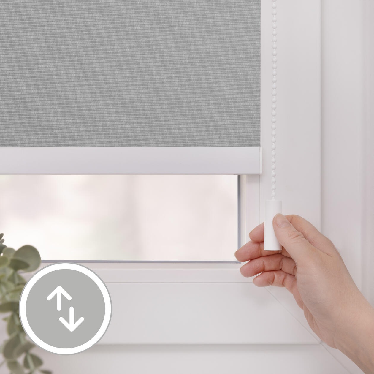 LICHTBLICK ORIGINAL Rollo »Klemmfix, ohne Bohren«, verdunkelnd, Blendschutz-Sichtschutz-Verdunkelung, mit Bohren/ohne Bohren, freihängend, Steuerbar mit Bluetooth-App, integrierter Elektromotor und Akku