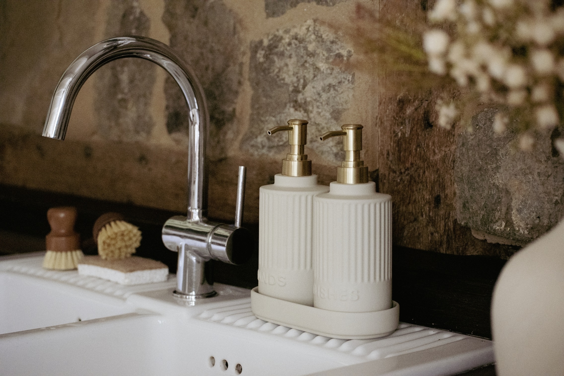 WENKO Seifenspender "Modell Heidi" mit Tablett, Soft-Touch-Oberfläche günstig online kaufen