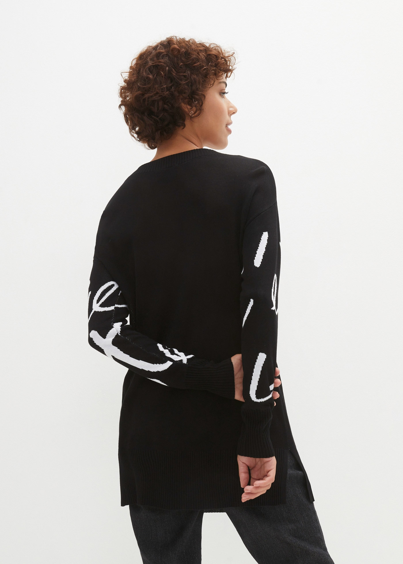 bonprix Longpullover »Longpullover mit Schriftzug« aus Viskose, lockere Passform, mit modischem Schriftzug