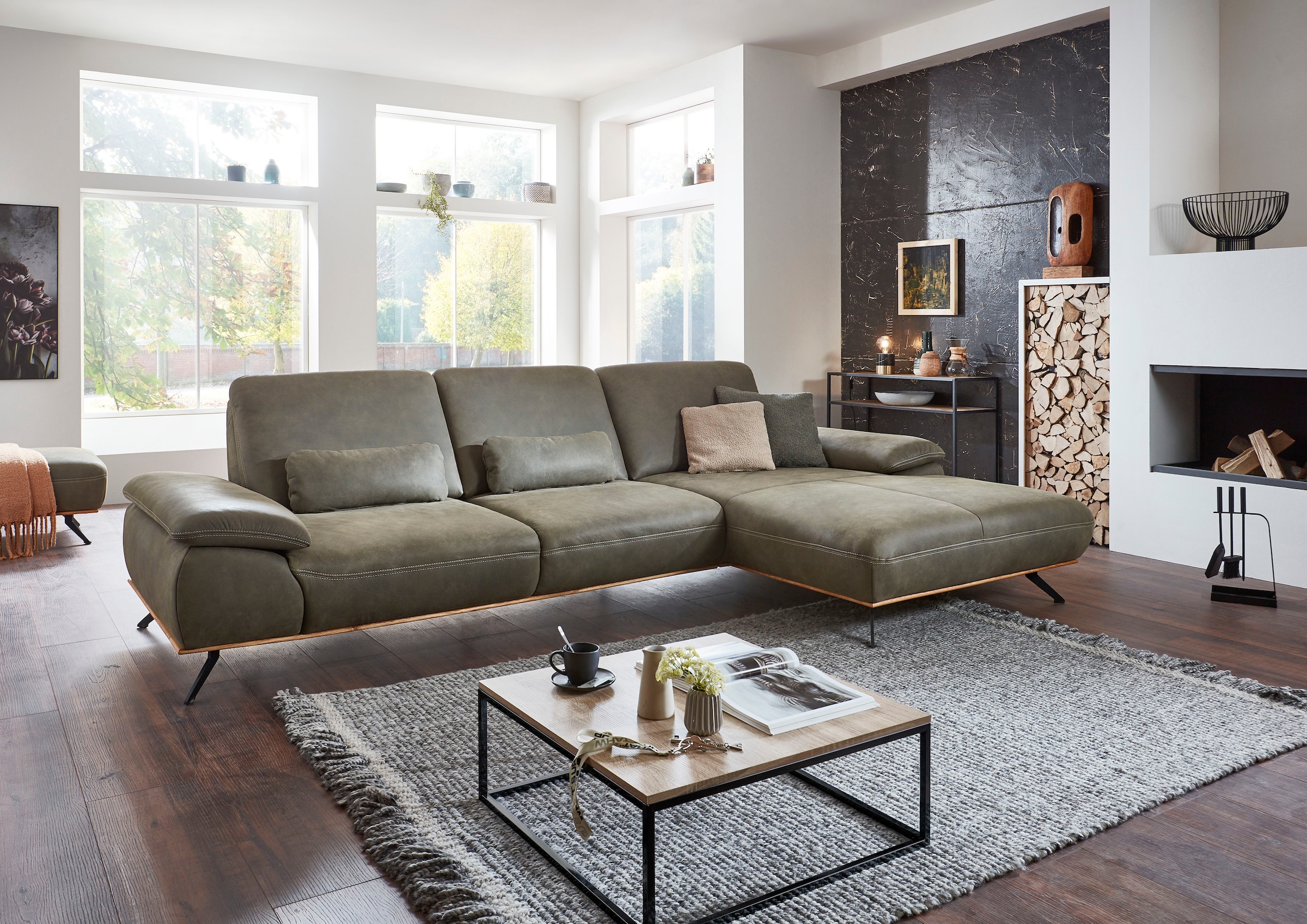 Die PlanBar Ecksofa "PN-EM18063 L-Form, B: 322 cm" wahlweise mit echt bezogenem Rücken und Sitztiefenverstellung