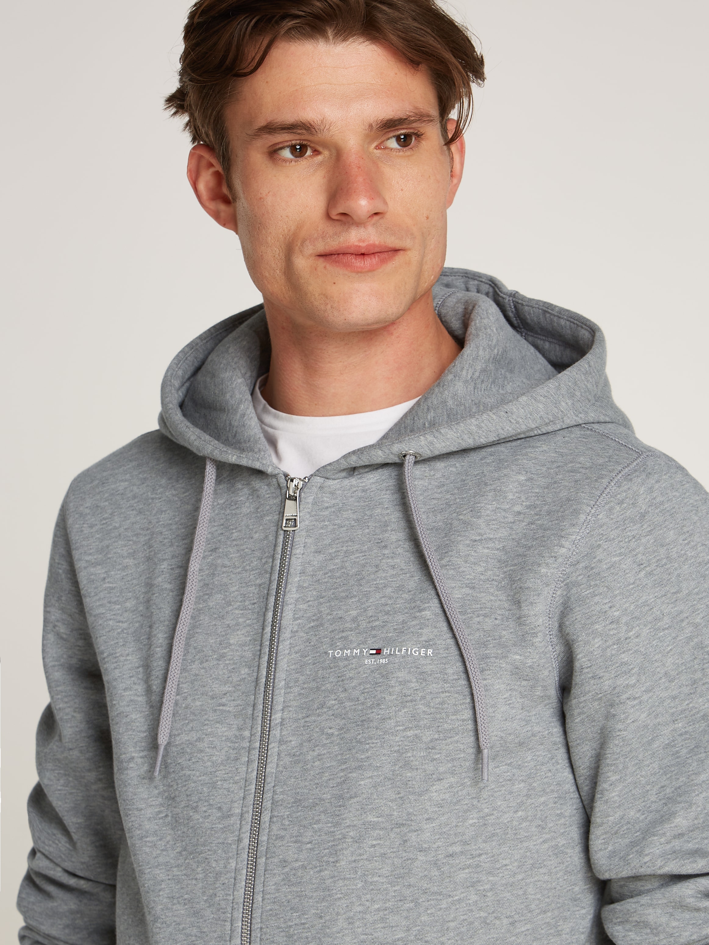 Tommy Hilfiger Sweatjacke »SMALL TOMMY LOGO ZIP HDD«, mit Logoschriftzug