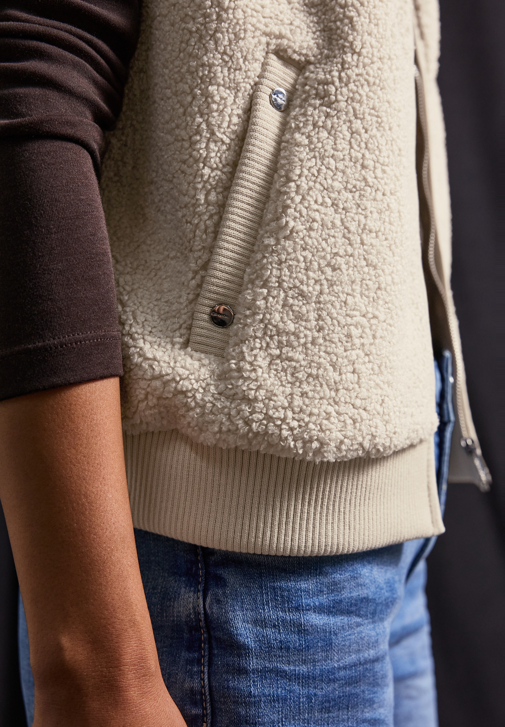 STREET ONE Fellweste, Teddy Weste mit Strickdetail