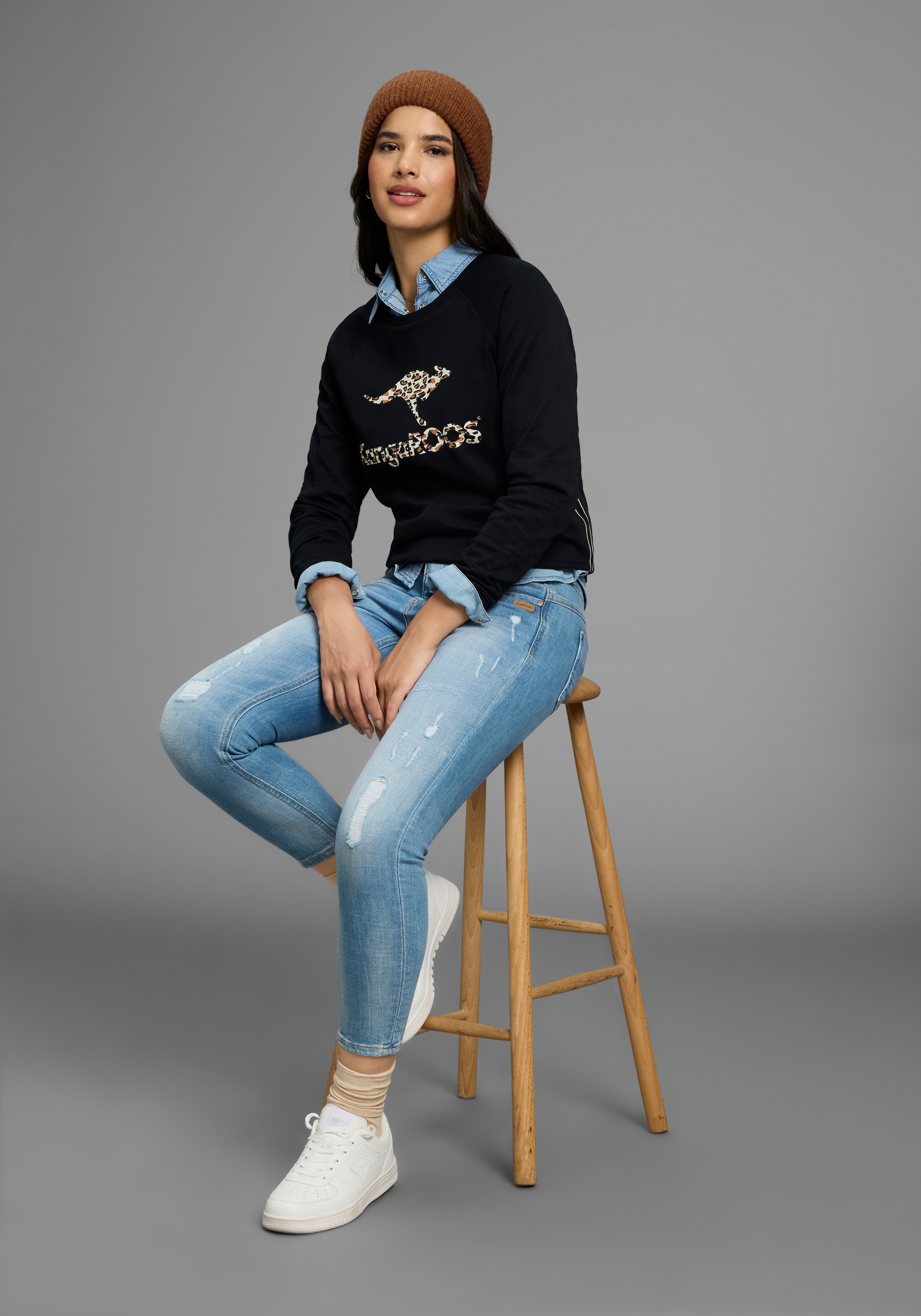 KangaROOS Sweatshirt, Langarm, figurumspielender Schnitt, mit Print, Rundhalsausschnitt