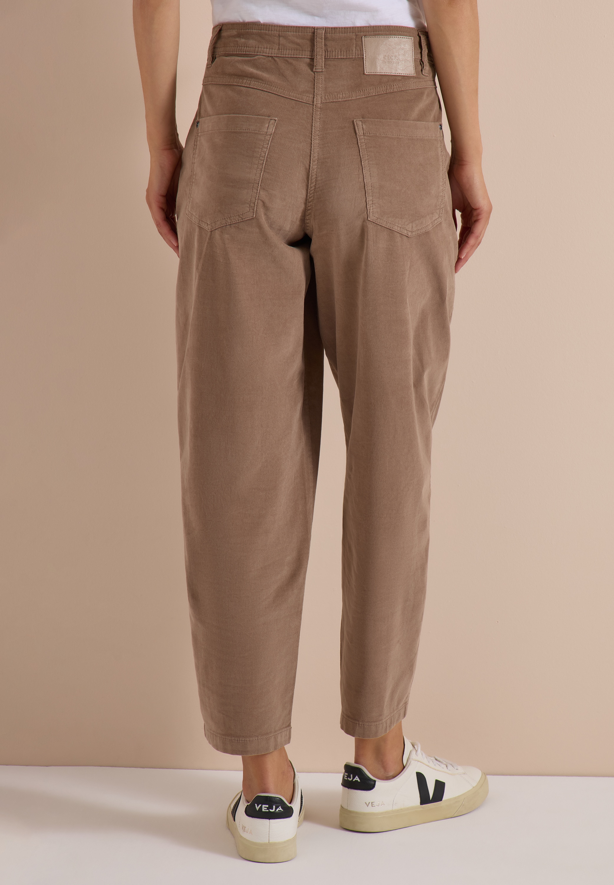 Cecil Cordhose  in Cord-Optik