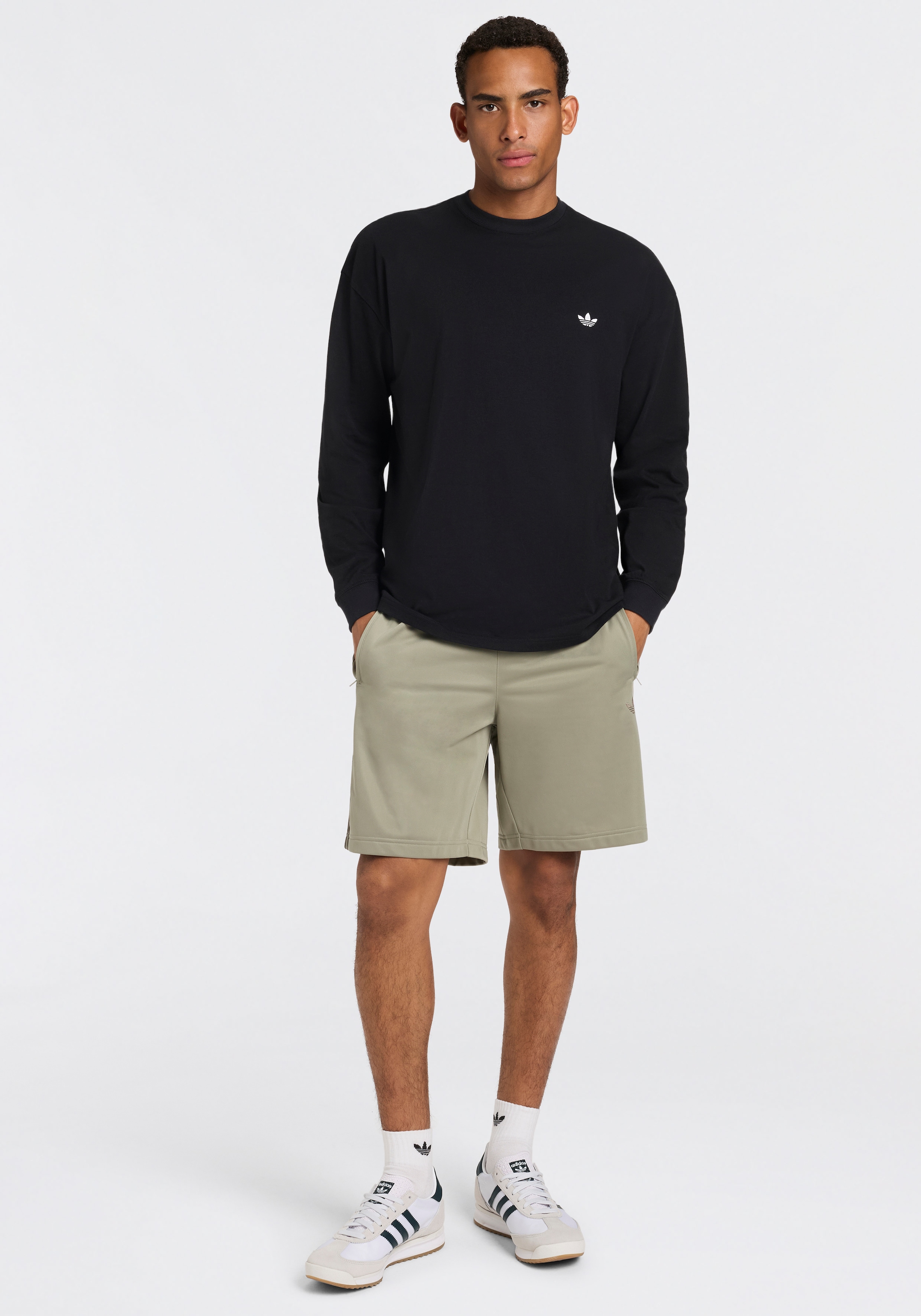 adidas Originals T-Shirt »TREFOIL ESSENTIALS LONGSLEEVE« mit Rundhalsausschnitt, in normaler Länge, Kurzarmdesign