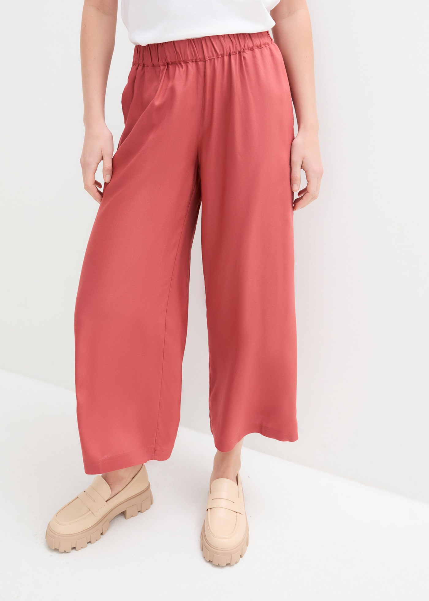 Culotte BONPRIX "Weite Culotte aus nachhaltiger Viskose", Damen, Gr. 50, N-Gr, marsalabraun, Web, Obermaterial: 100% Viskose, loose fit lang, Hosen Culotte, aus Viskose, mit elastischem Bund, Loose fit, weite Beinform